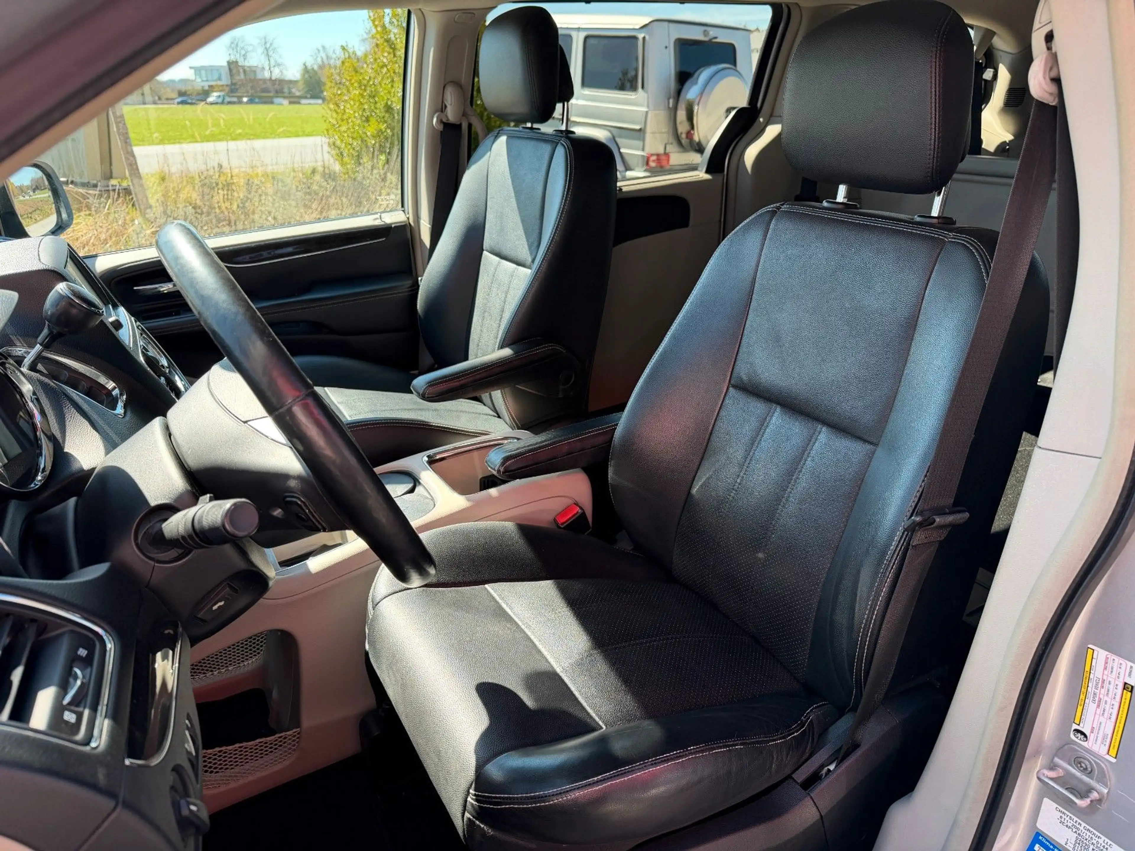 Lancia Voyager Gold — photo 11