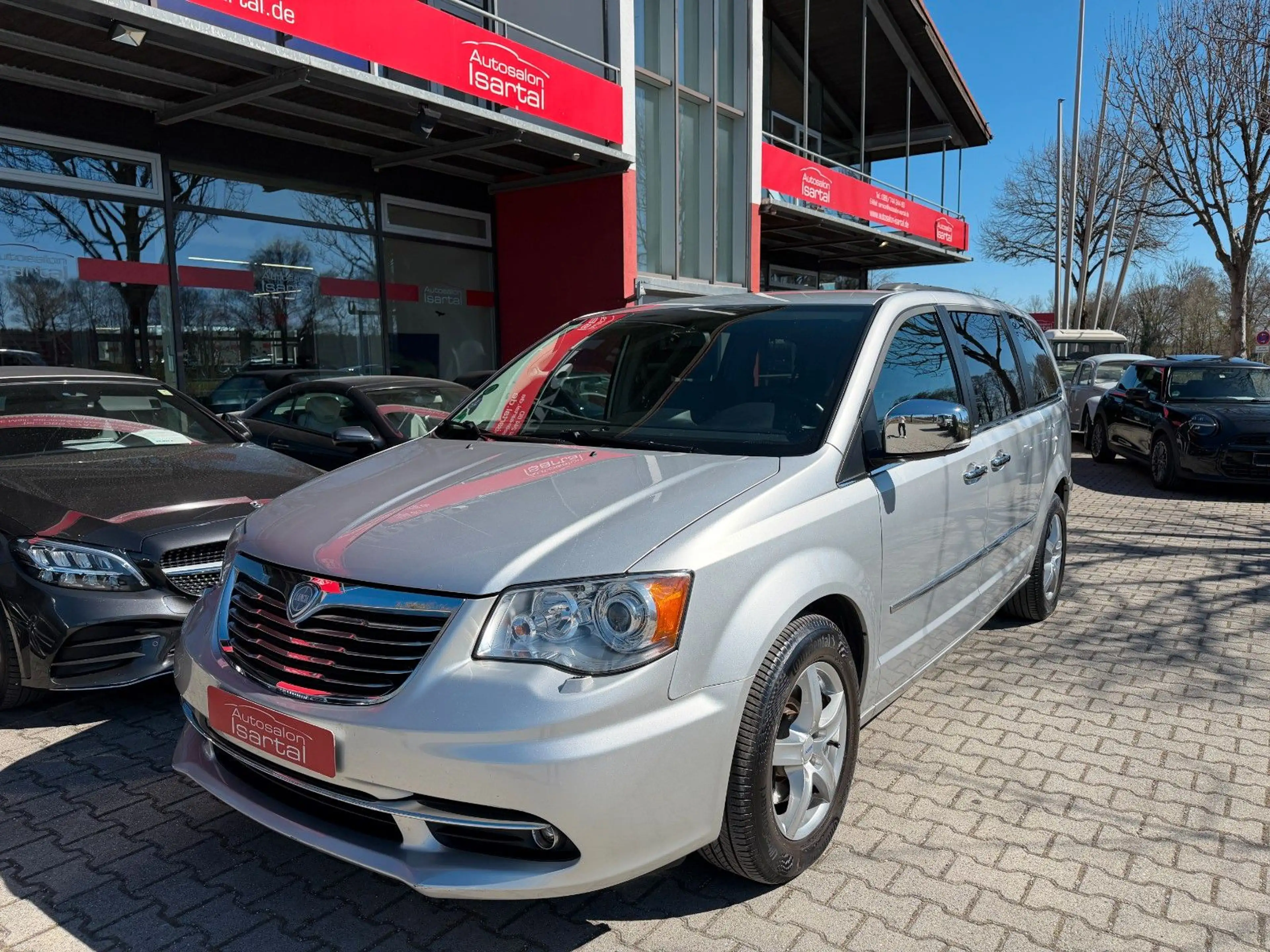 Lancia Voyager Gold — photo 2