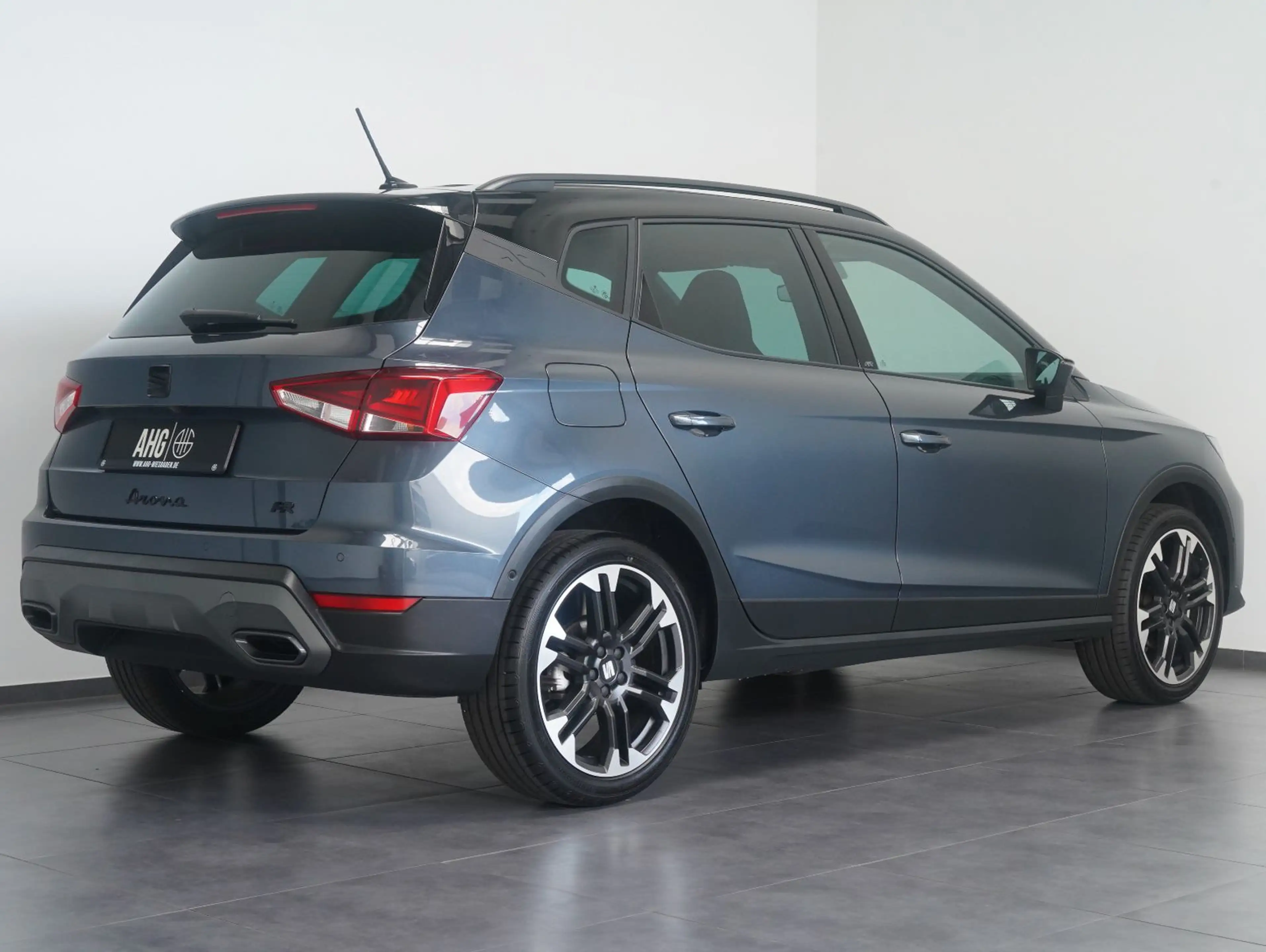 SEAT Arona 1.5 TSI 110 kW FR Black Edition — photo 4