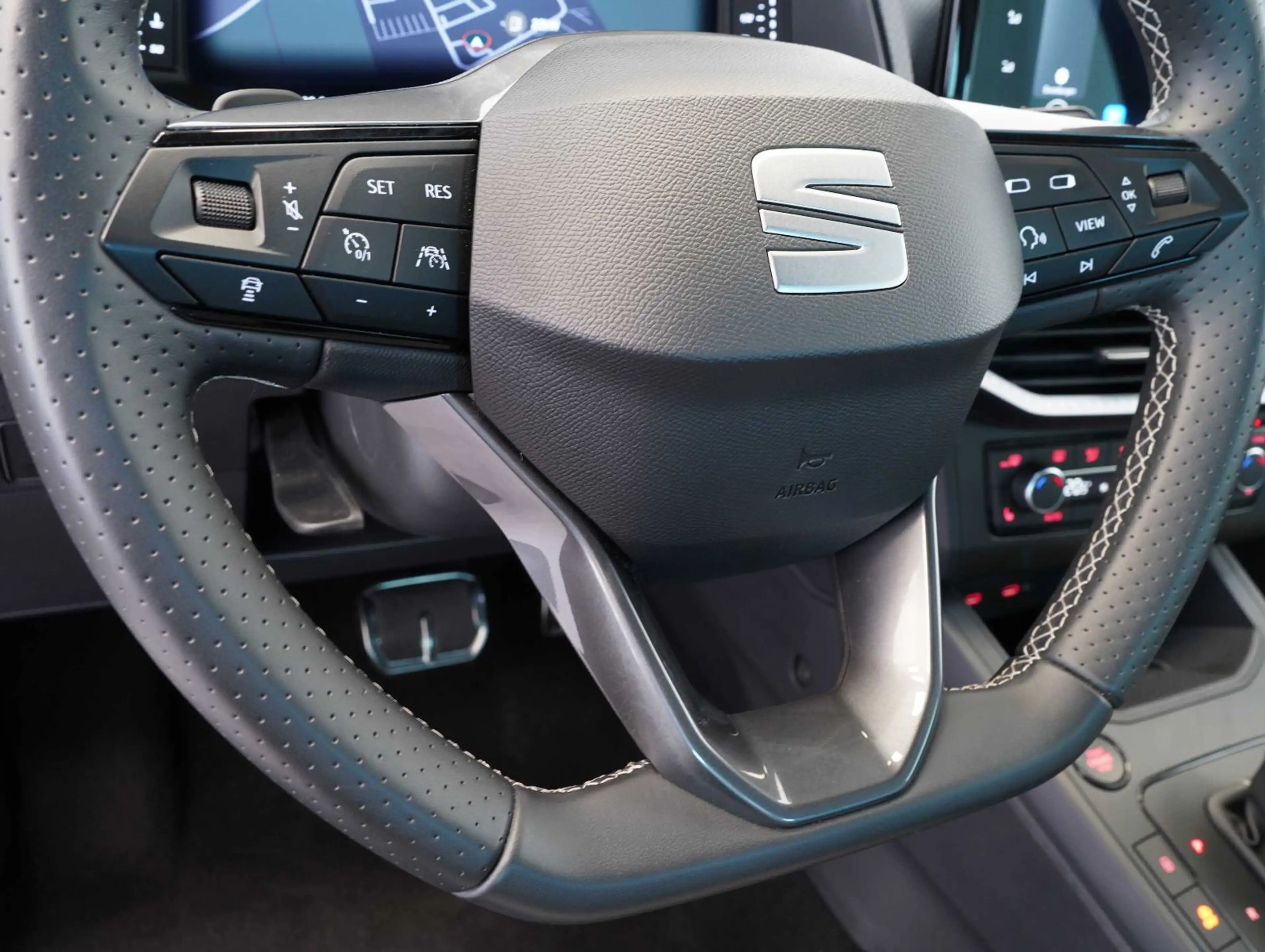 SEAT Arona 1.5 TSI 110 kW FR Black Edition — photo 7