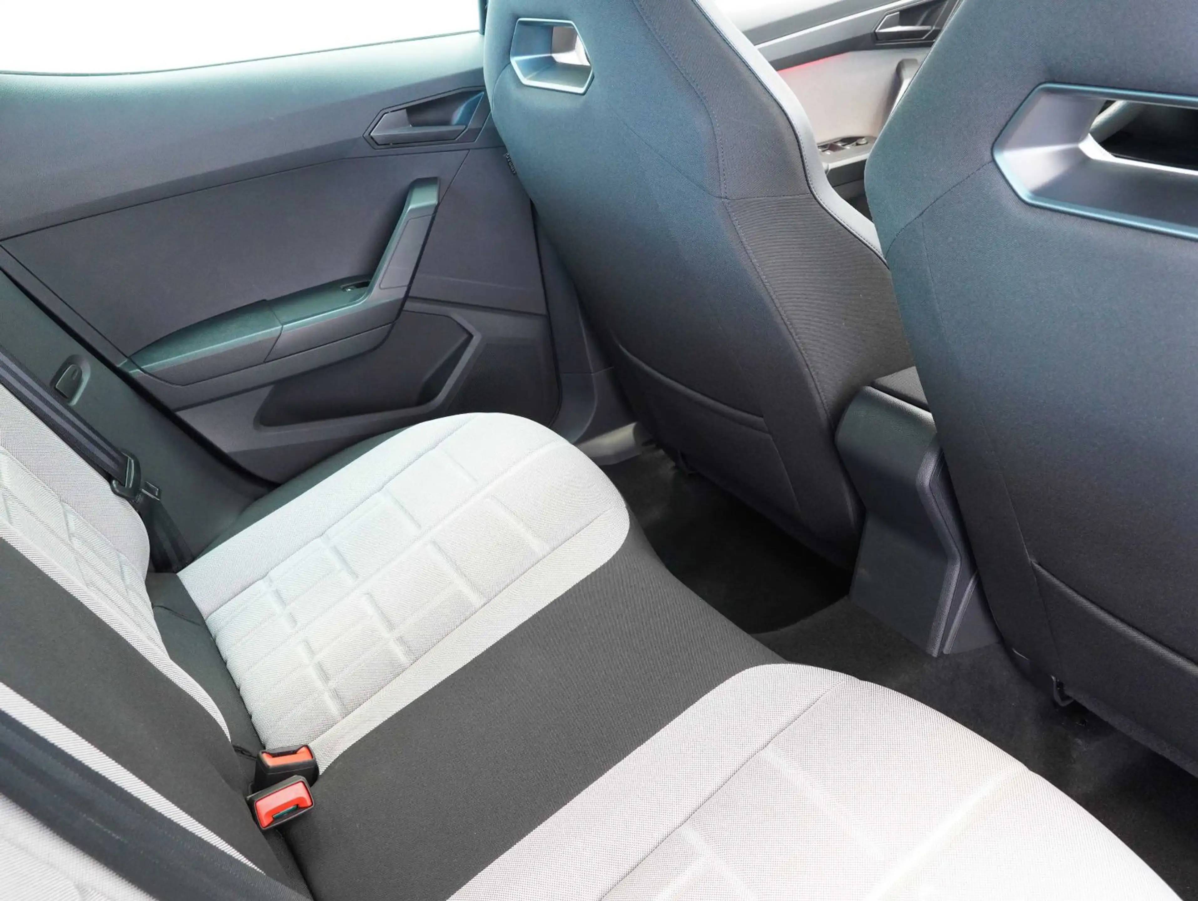 SEAT Arona 1.5 TSI 110 kW FR Black Edition — photo 15
