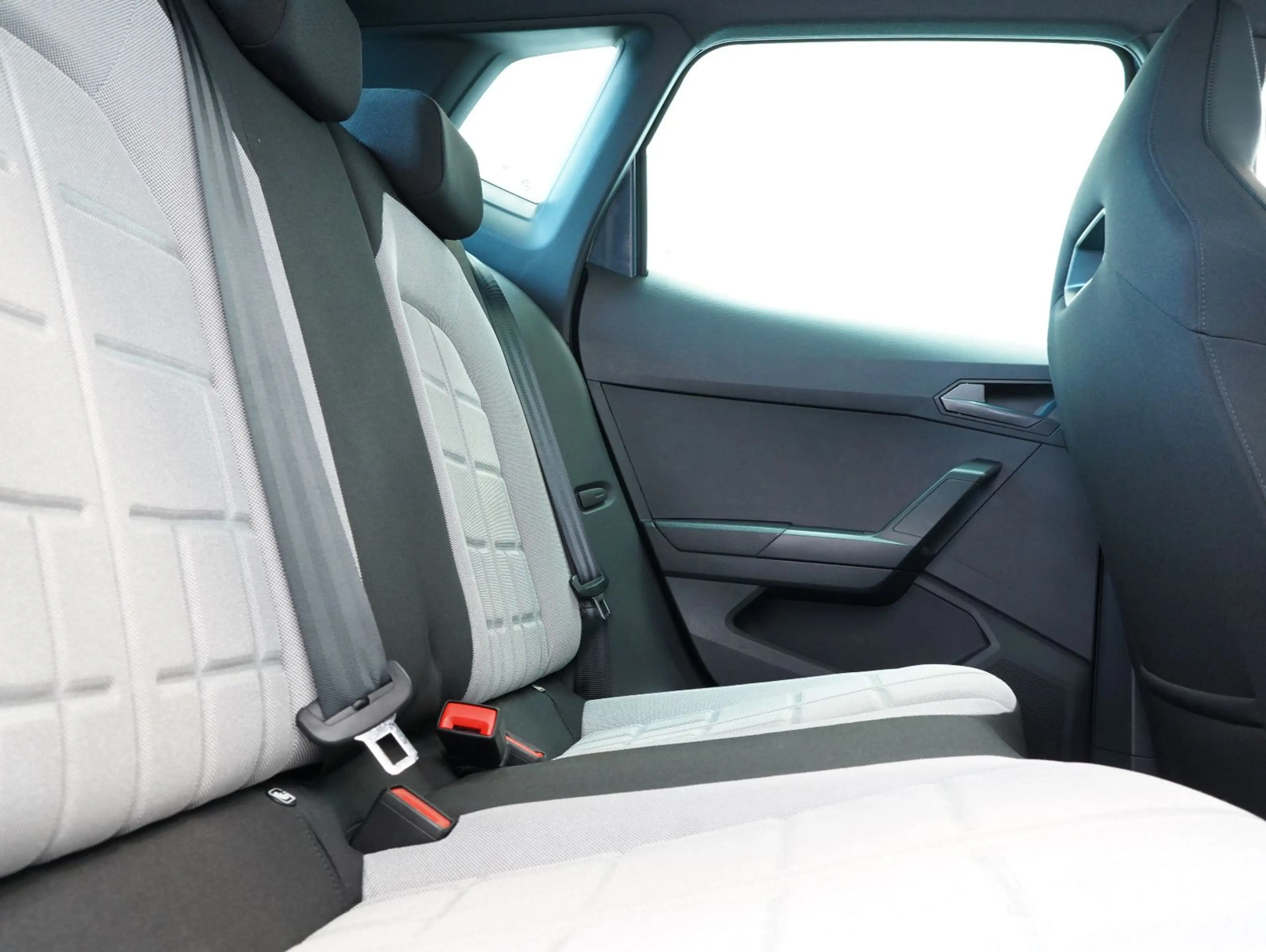SEAT Arona 1.5 TSI 110 kW FR Black Edition — photo 14