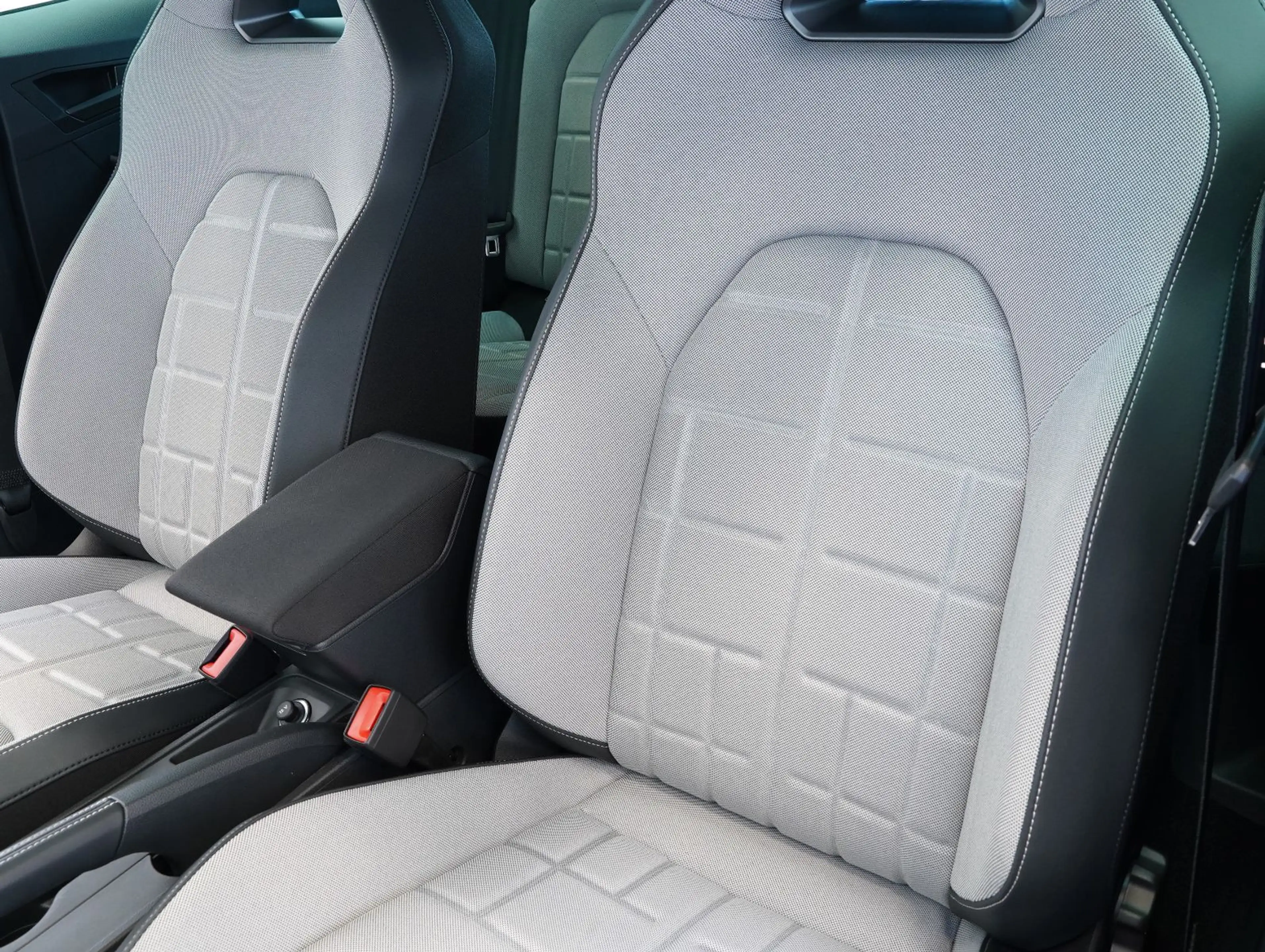 SEAT Arona 1.5 TSI 110 kW FR Black Edition — photo 10