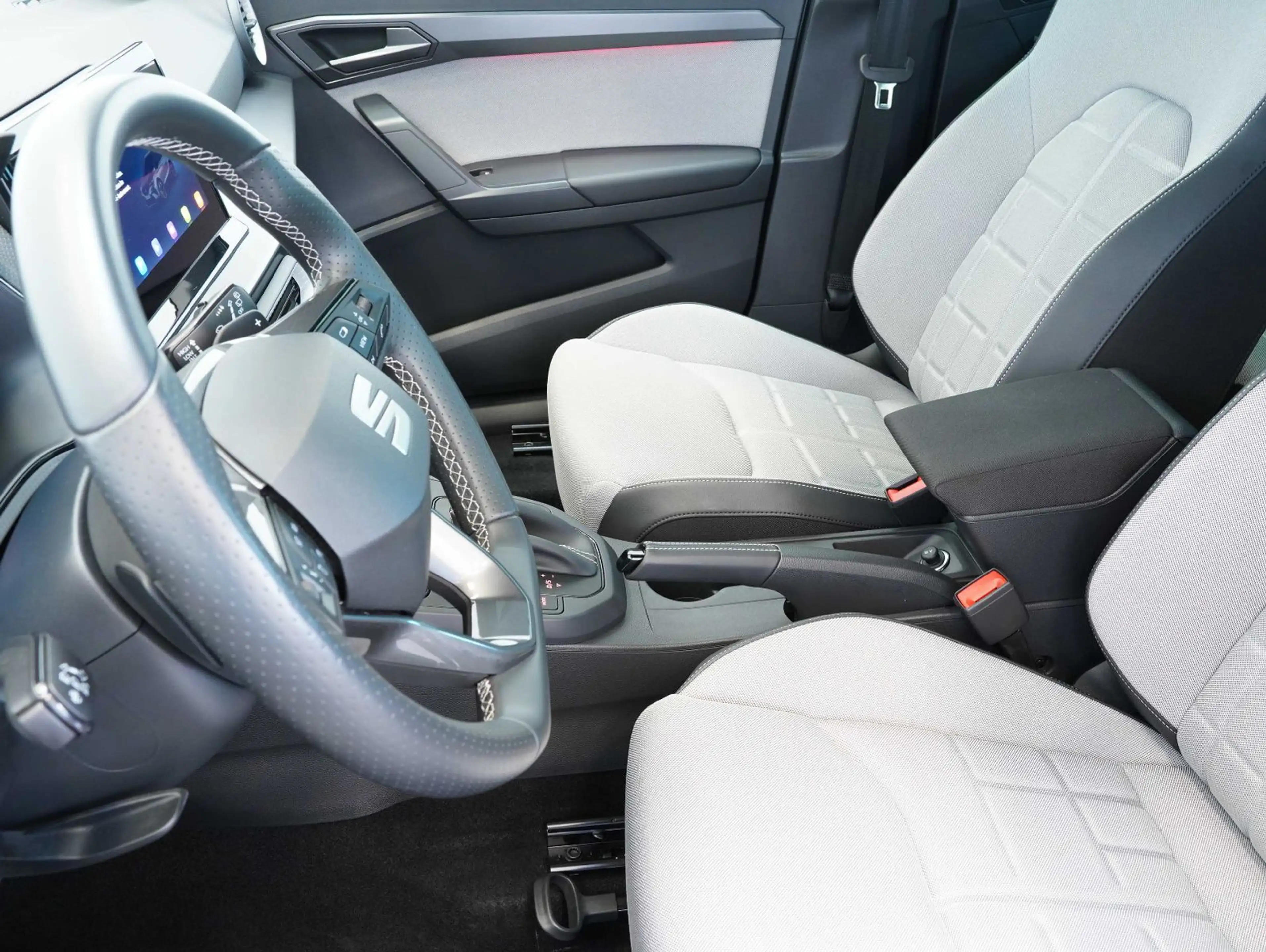 SEAT Arona 1.5 TSI 110 kW FR Black Edition — photo 5