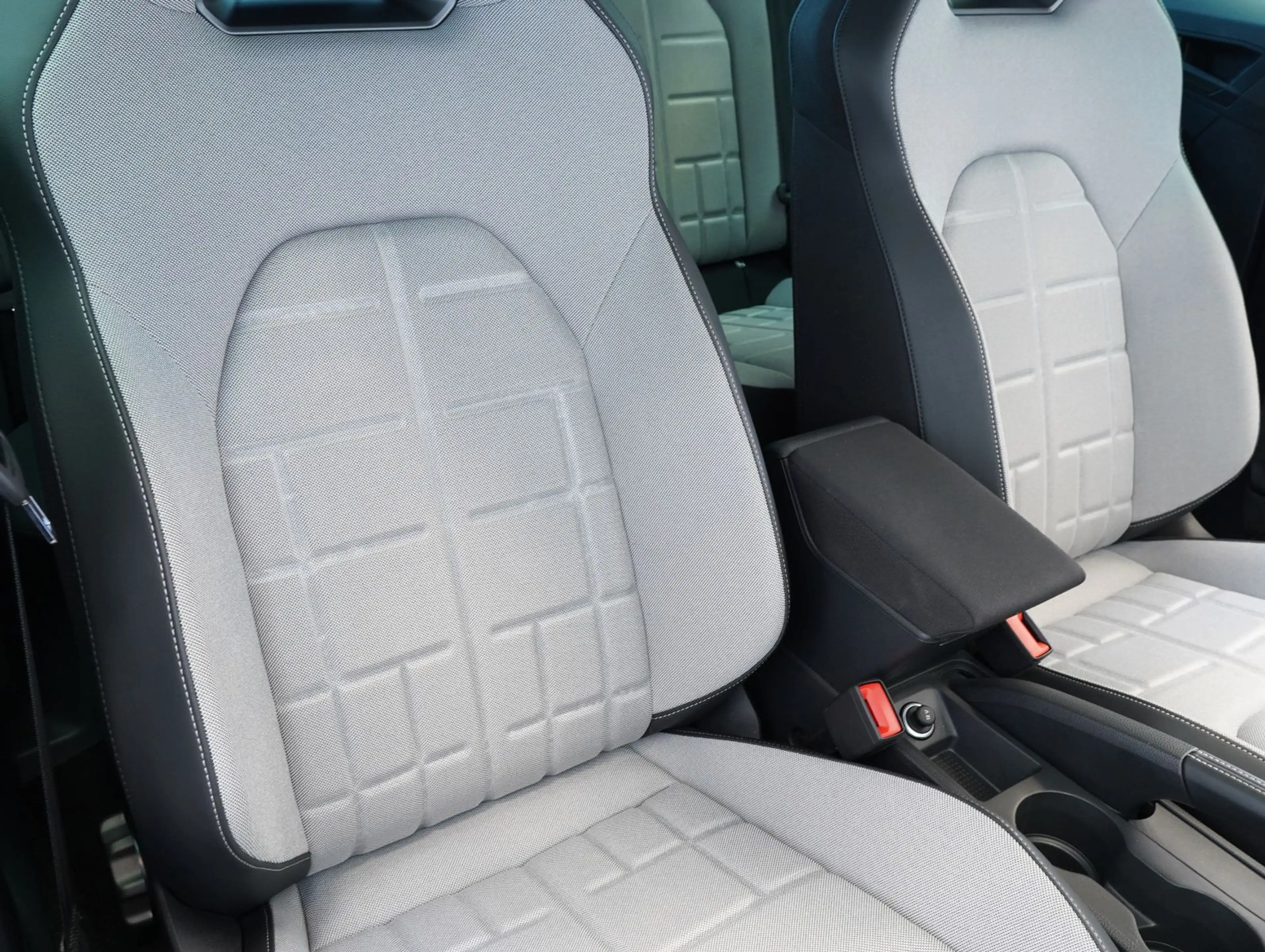 SEAT Arona 1.5 TSI 110 kW FR Black Edition — photo 11