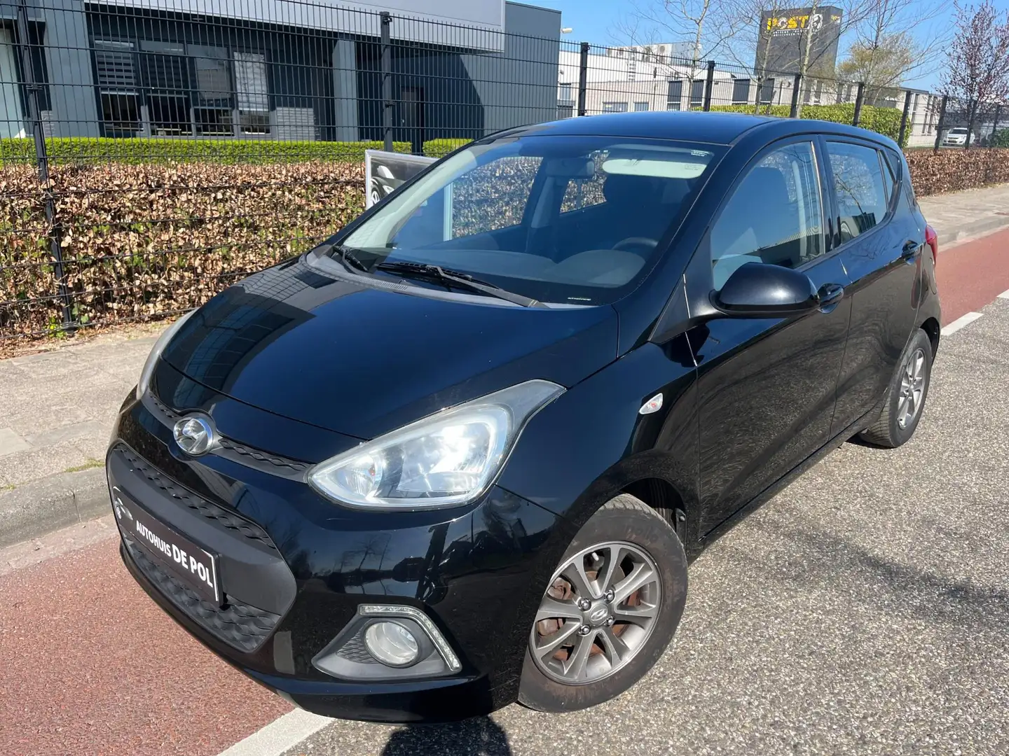 Hyundai i10 1.2i Airco Stoel-verwarming Multifunctioneel-Stuur Zwart - 1