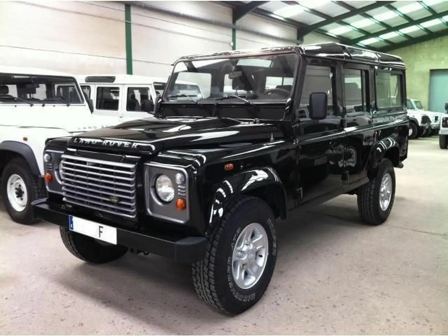 Land Rover Defender 110 SW E Negro - 2