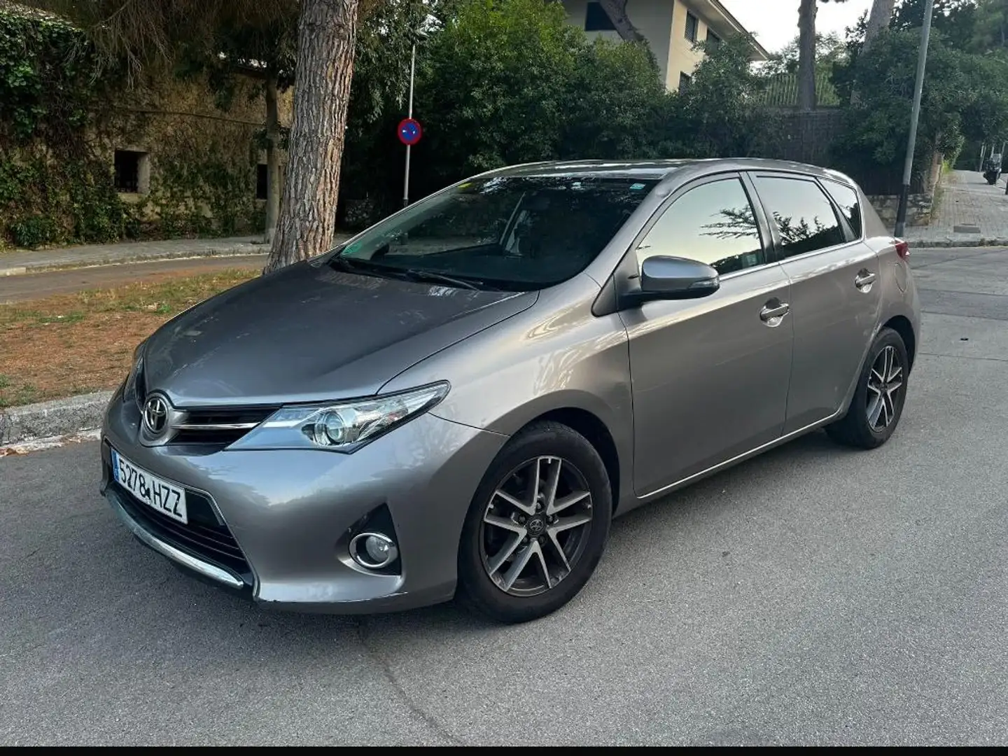 Toyota Auris Auris 130 Business Business Gris - 1