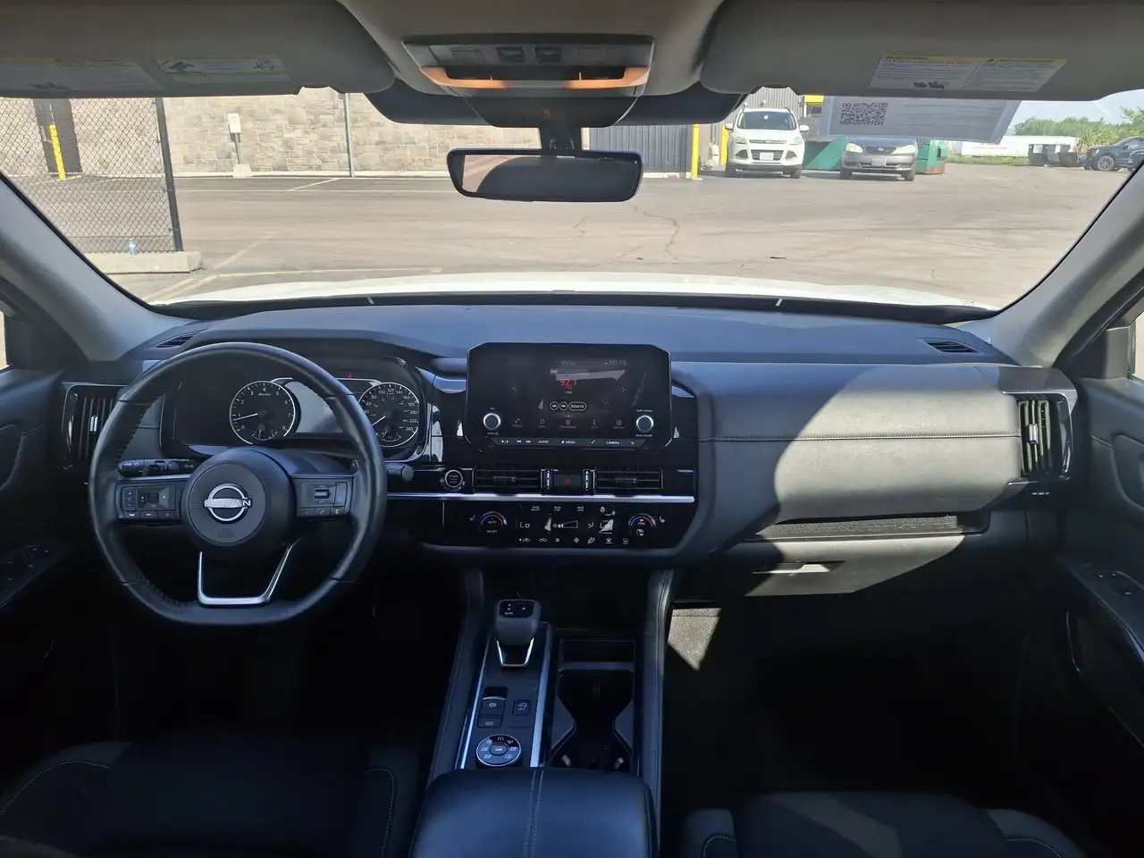 Nissan Pathfinder снимка Nissan Pathfinder