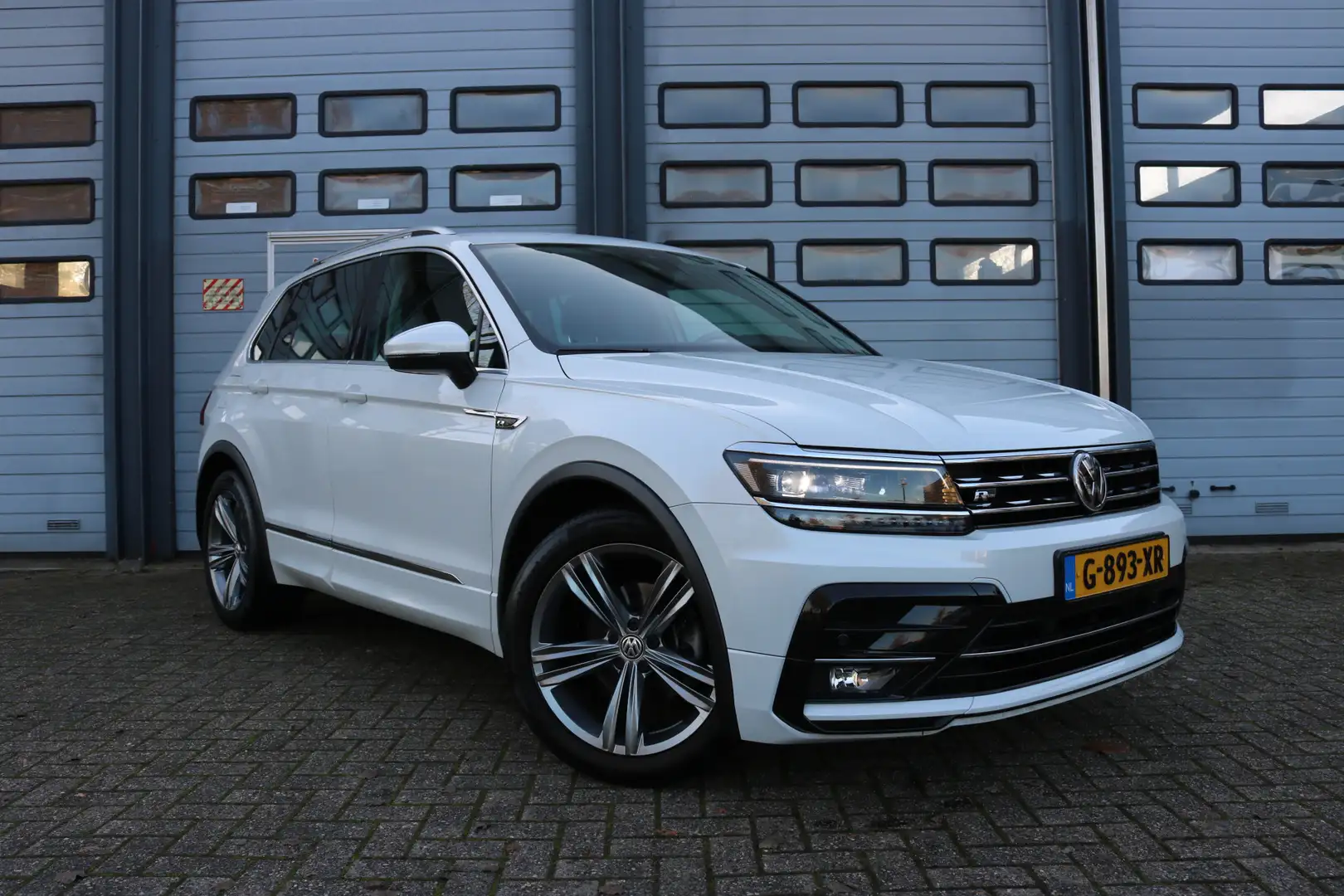 Volkswagen Tiguan 1.5 TSI ACT Highline R-line Autom Panodak Virtual Weiß - 1