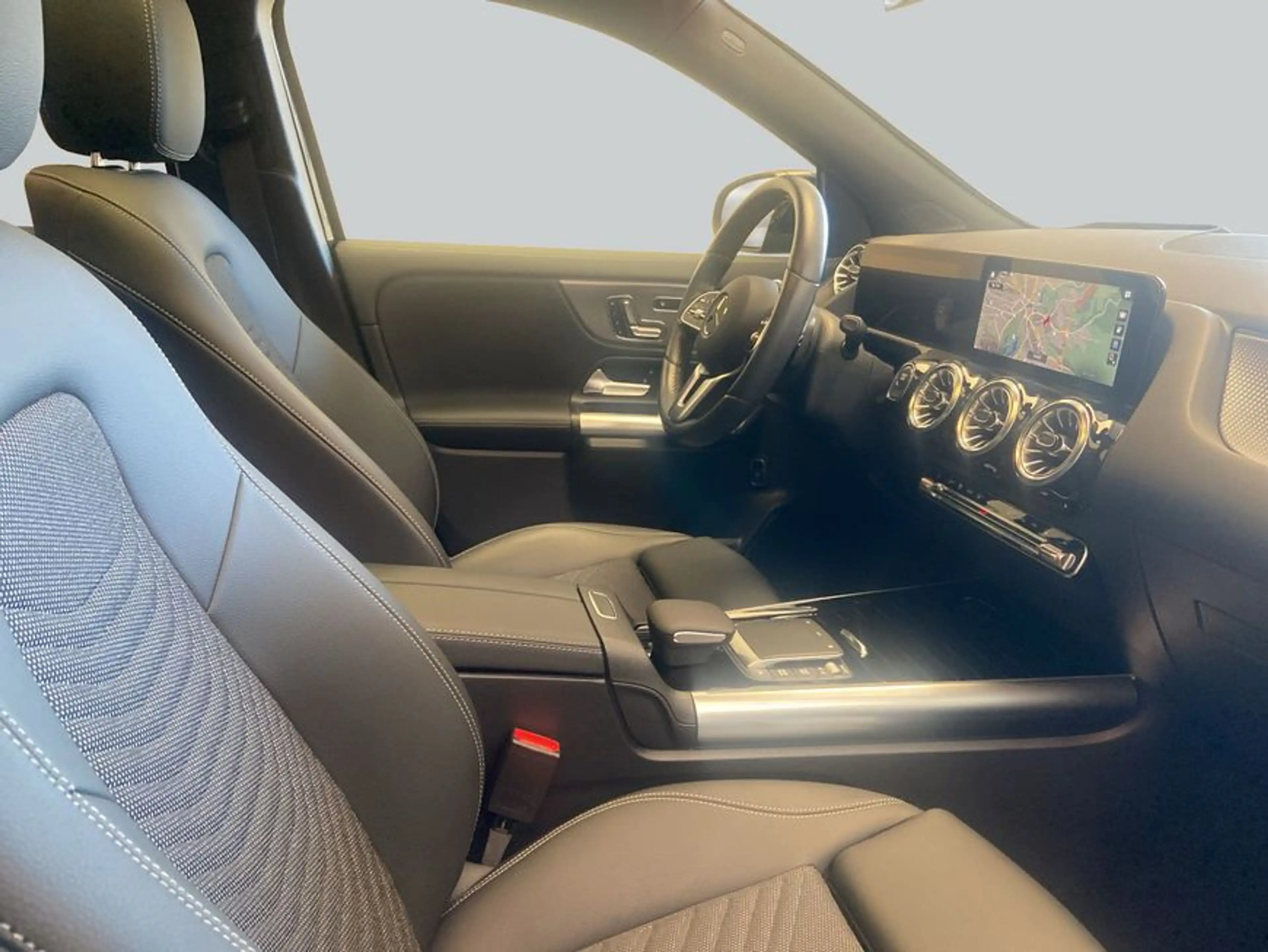 Mercedes-Benz EQA 300 EQA — photo 13