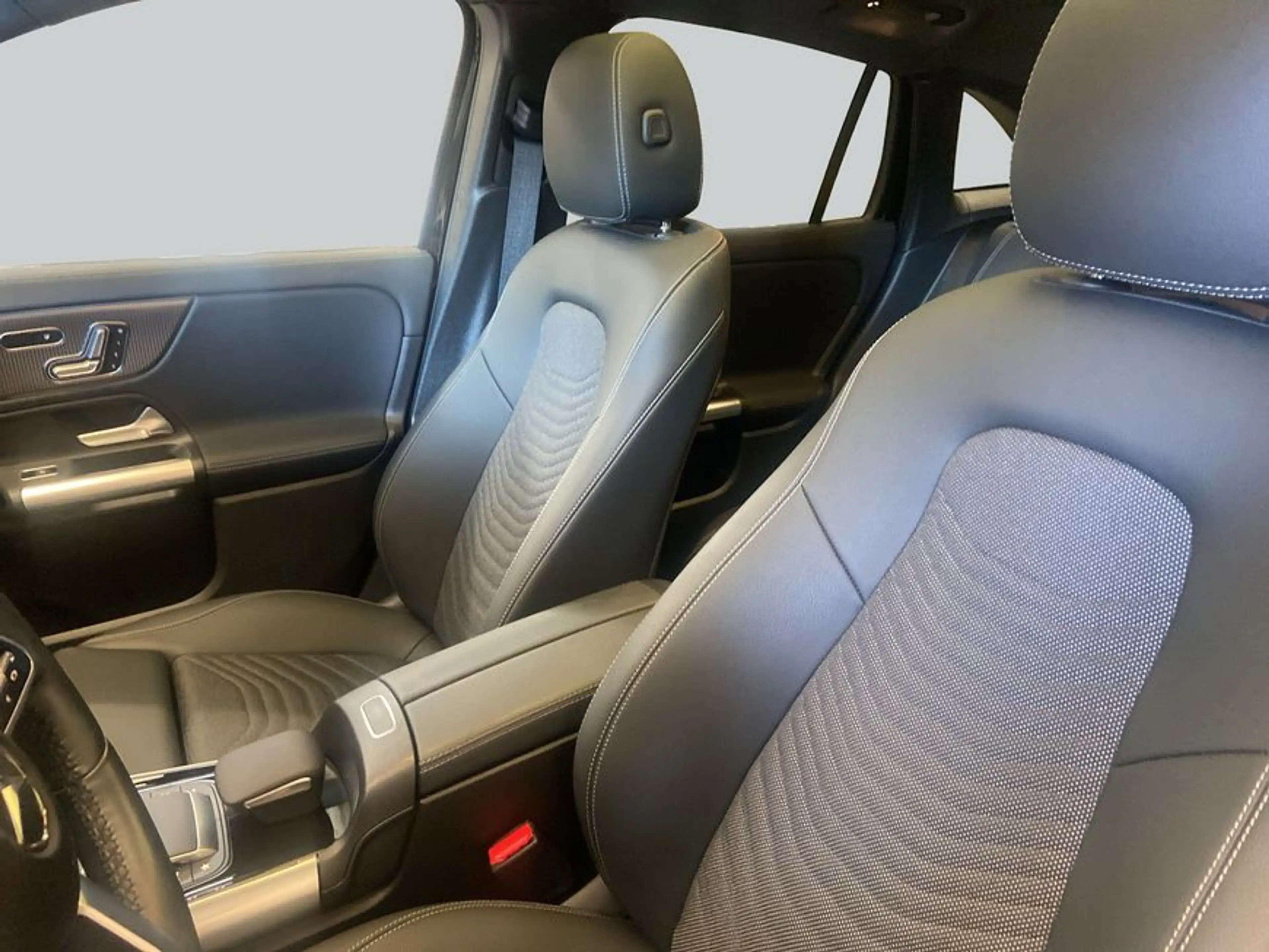 Mercedes-Benz EQA 300 EQA — photo 11