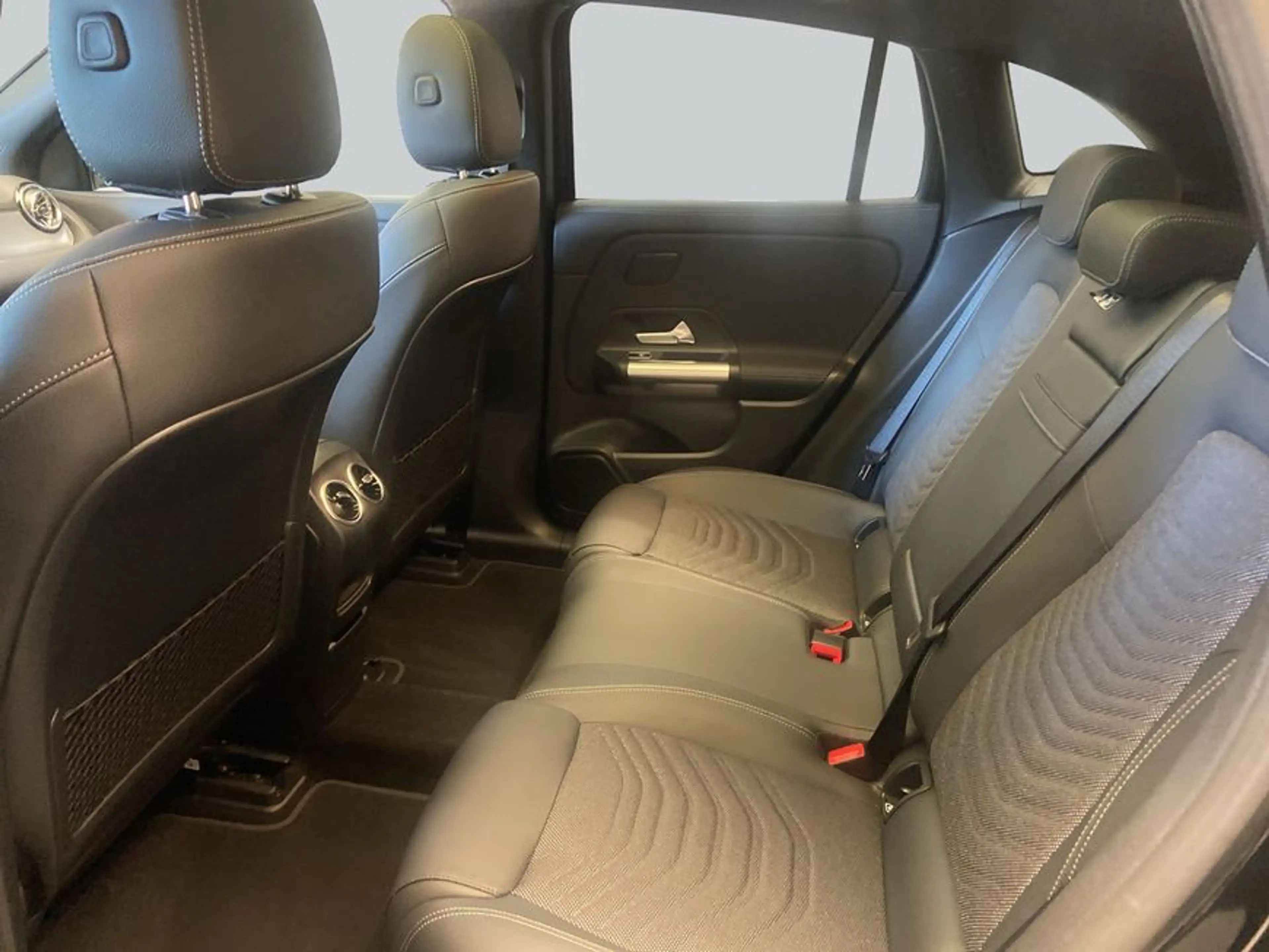 Mercedes-Benz EQA 300 EQA — photo 12