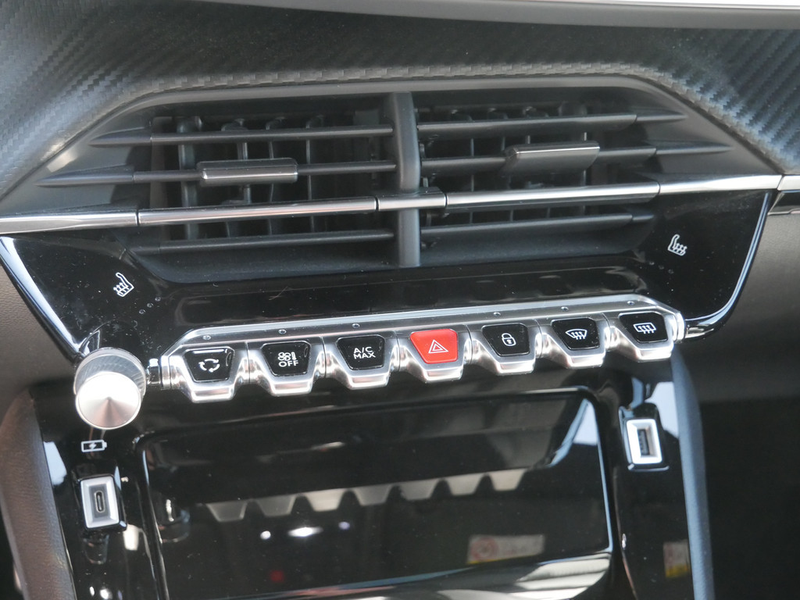 Peugeot e-2008 — photo 11