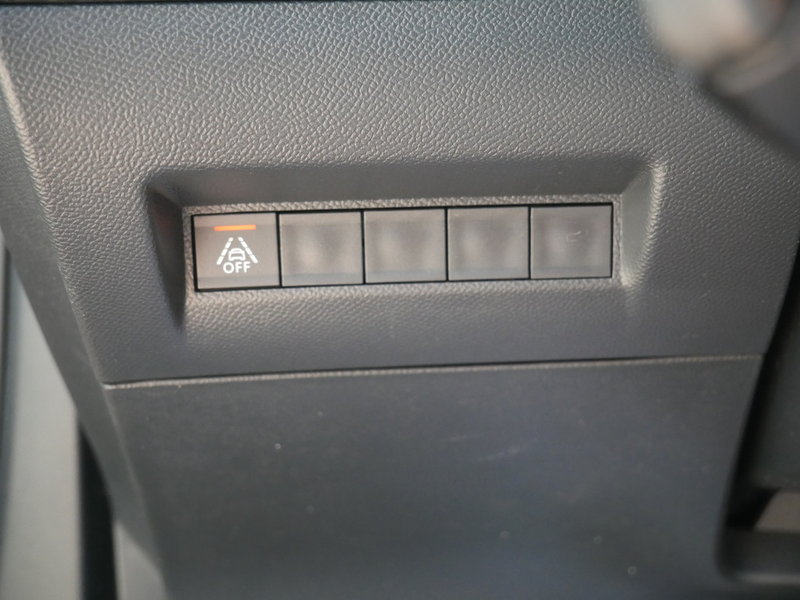 Peugeot e-2008 — photo 14