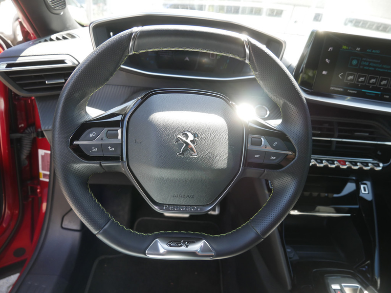 Peugeot e-2008 — photo 7