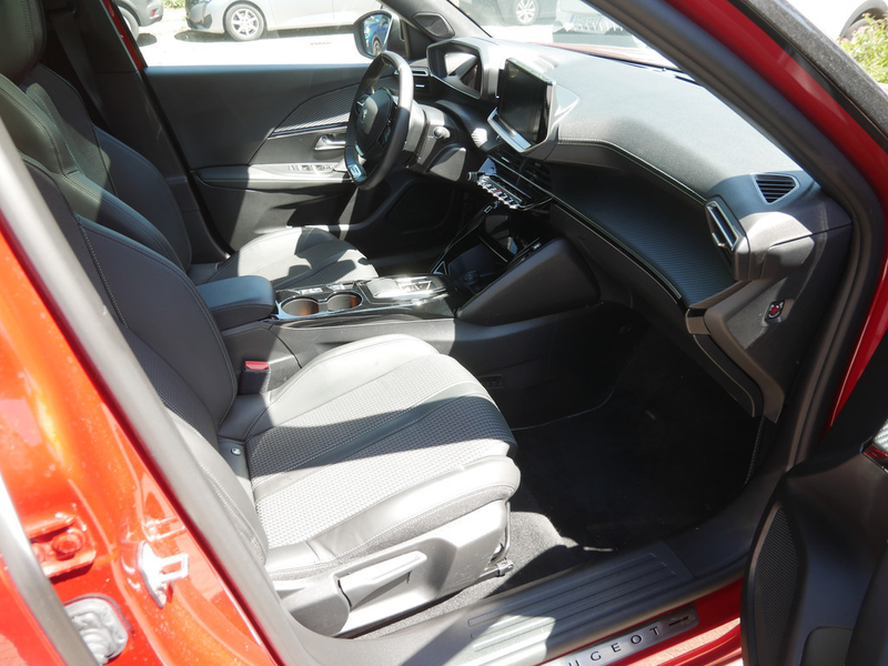 Peugeot e-2008 — photo 2