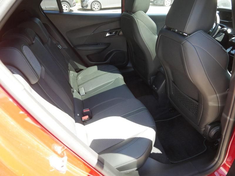 Peugeot e-2008 — photo 4