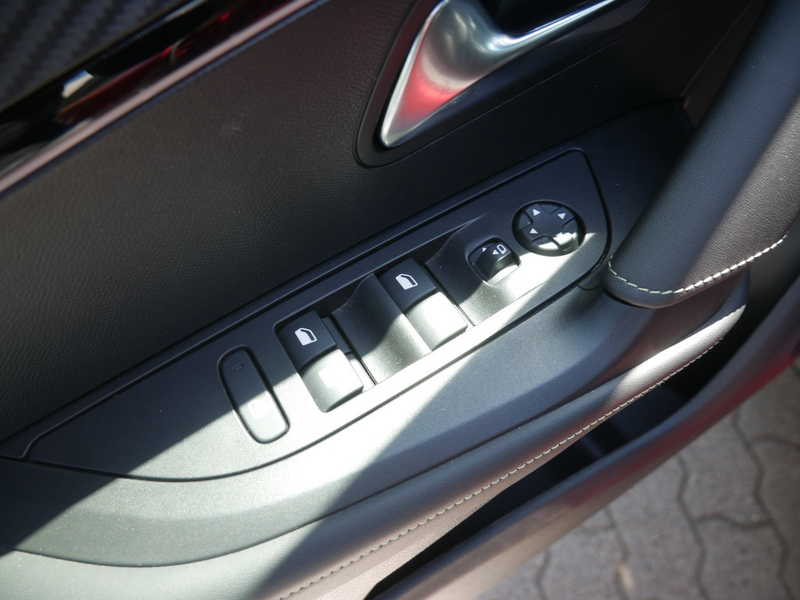 Peugeot e-2008 — photo 6