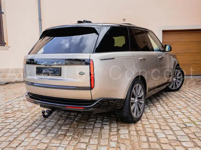 Land Rover Range Rover view 4