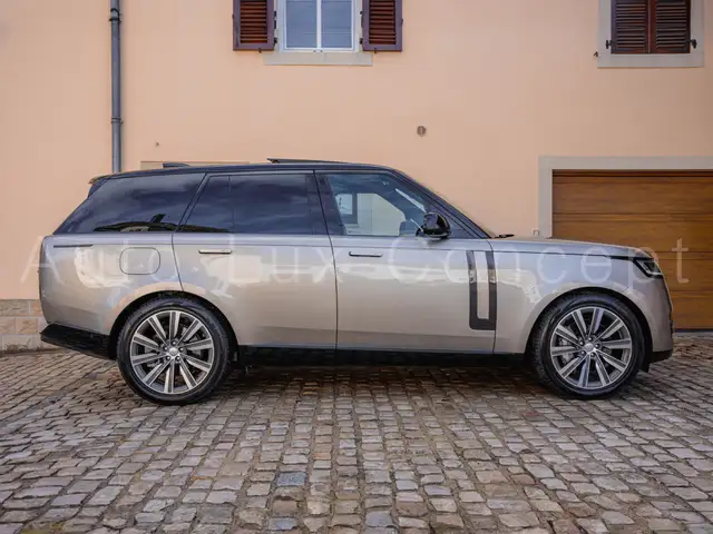 Land Rover Range Rover view 3