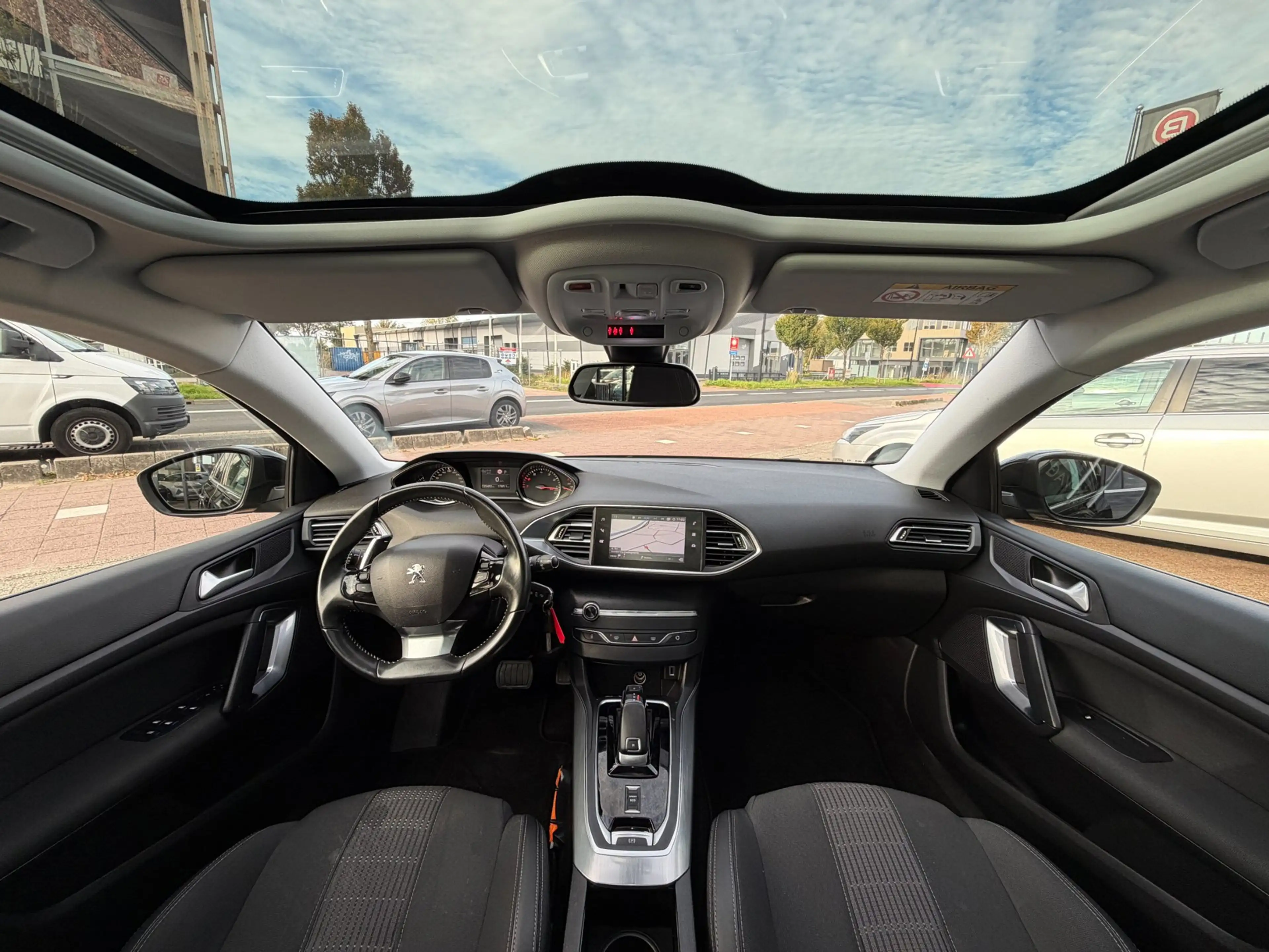 Peugeot 308 SW 1.2 PureTech Blue Lease Premium AUT|ACC|PANO — photo 2
