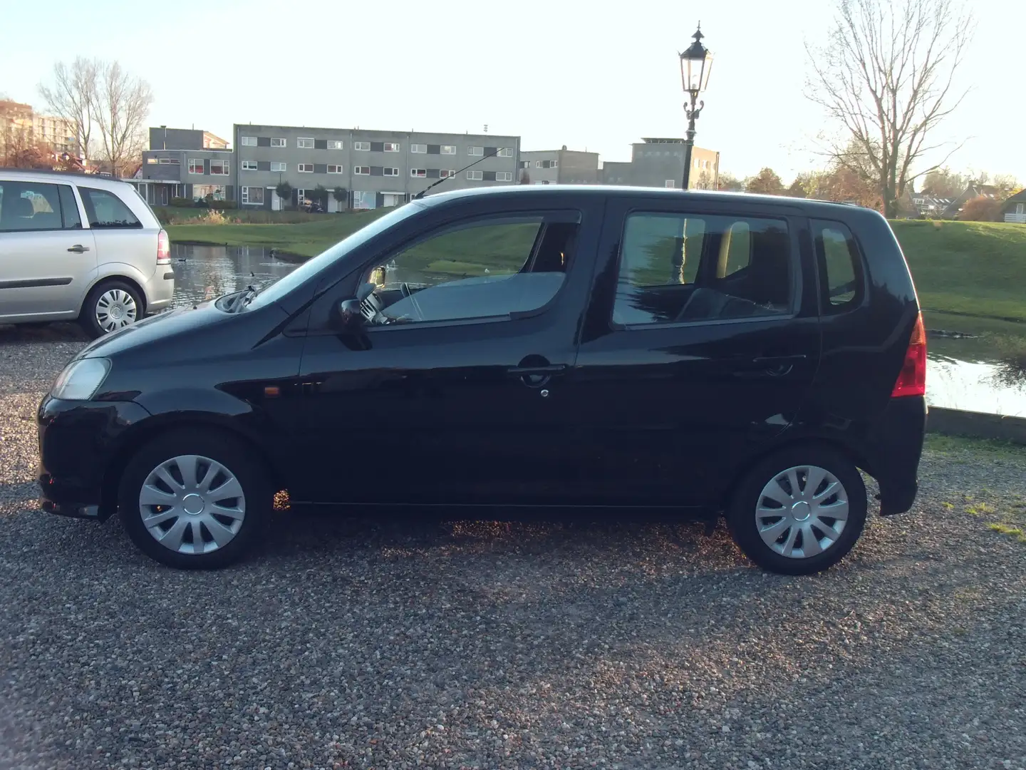Daihatsu YRV Young RV 1.3-16V VTi Automaat - Airco Zwart - 2