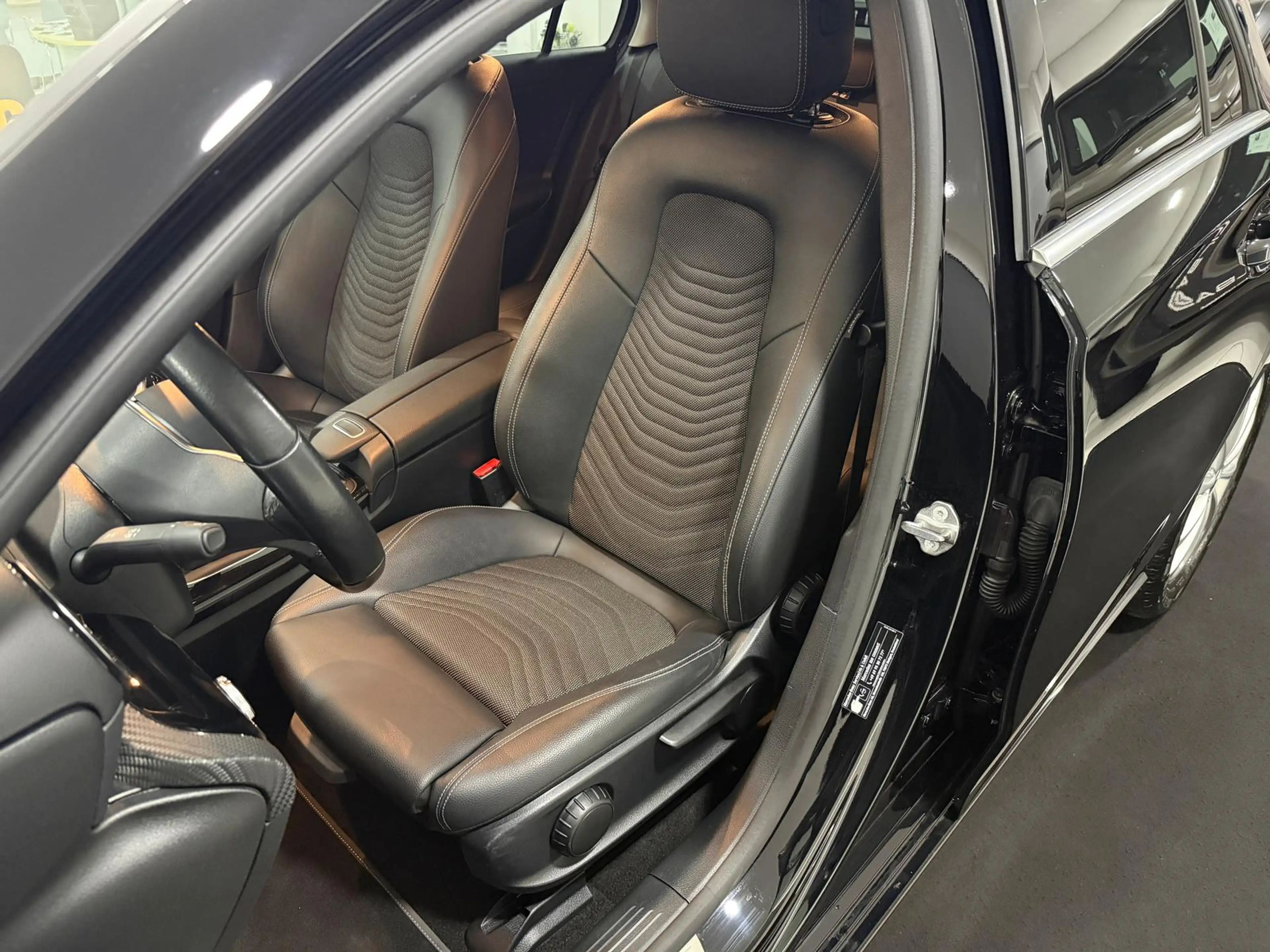 Mercedes-Benz A 180 STYLE*KAMERA*AHK*SHZ*CARPLAY*8xBEREIFT* — photo 10