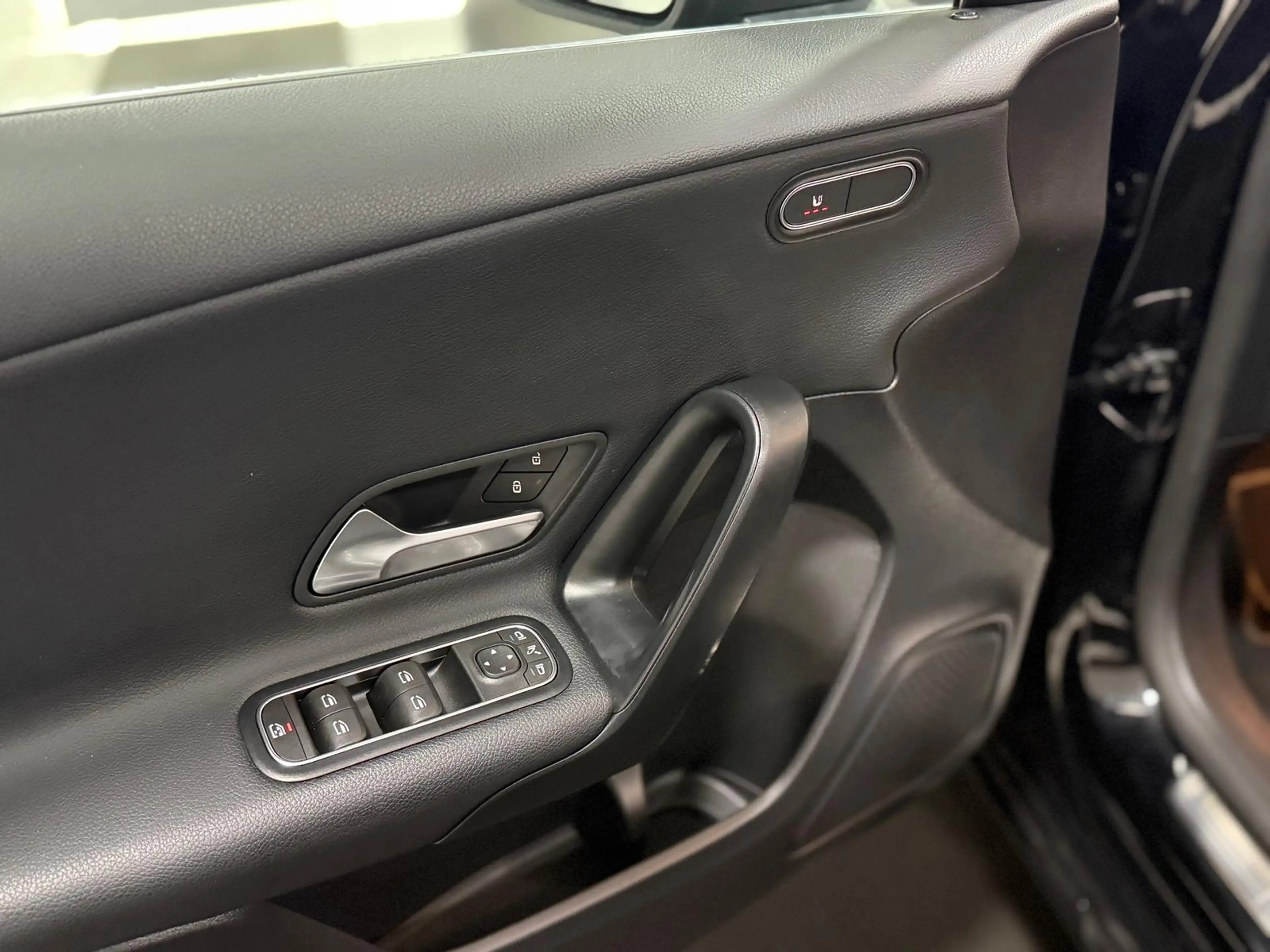 Mercedes-Benz A 180 STYLE*KAMERA*AHK*SHZ*CARPLAY*8xBEREIFT* — photo 8