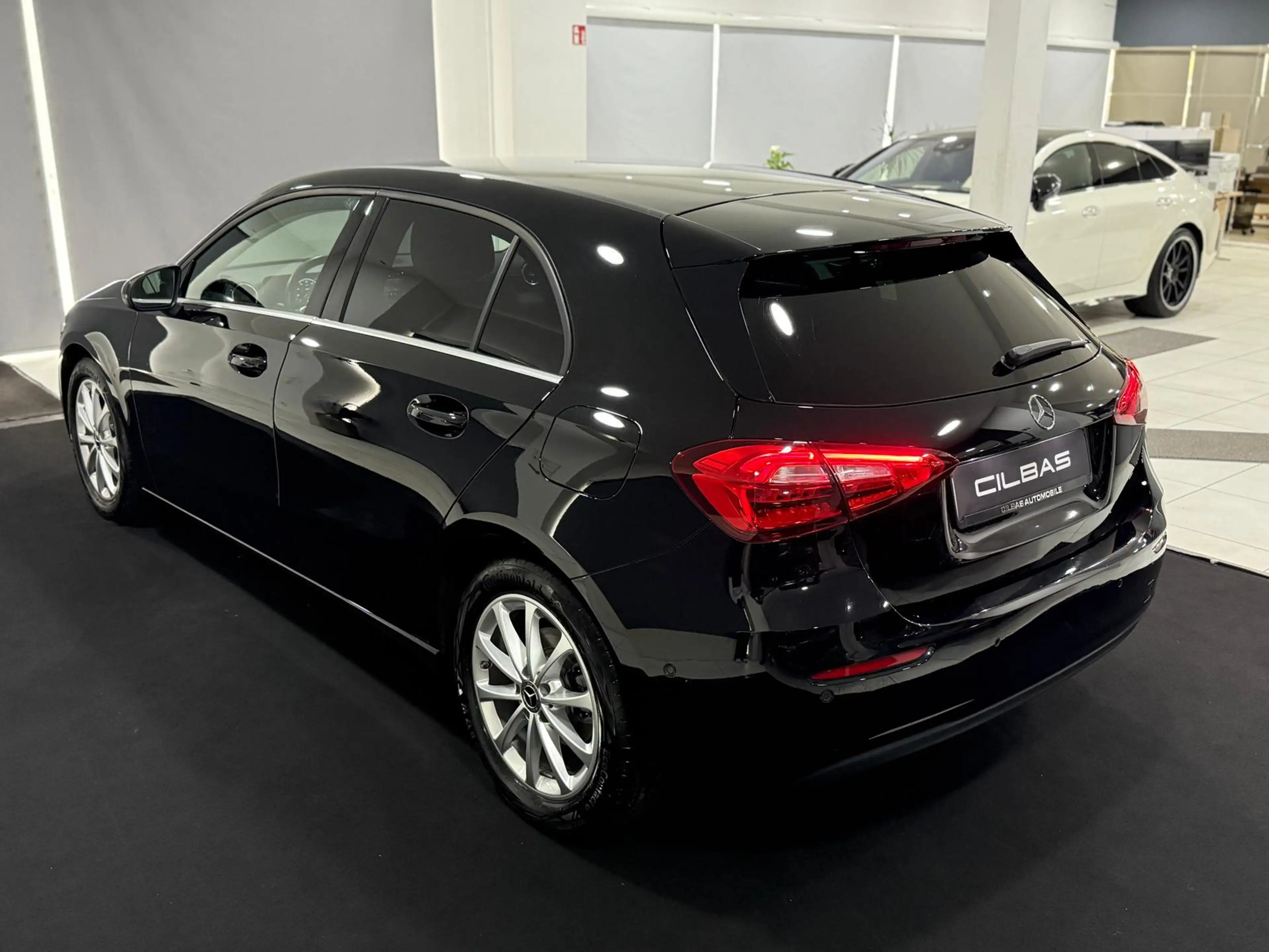 Mercedes-Benz A 180 STYLE*KAMERA*AHK*SHZ*CARPLAY*8xBEREIFT* — photo 7