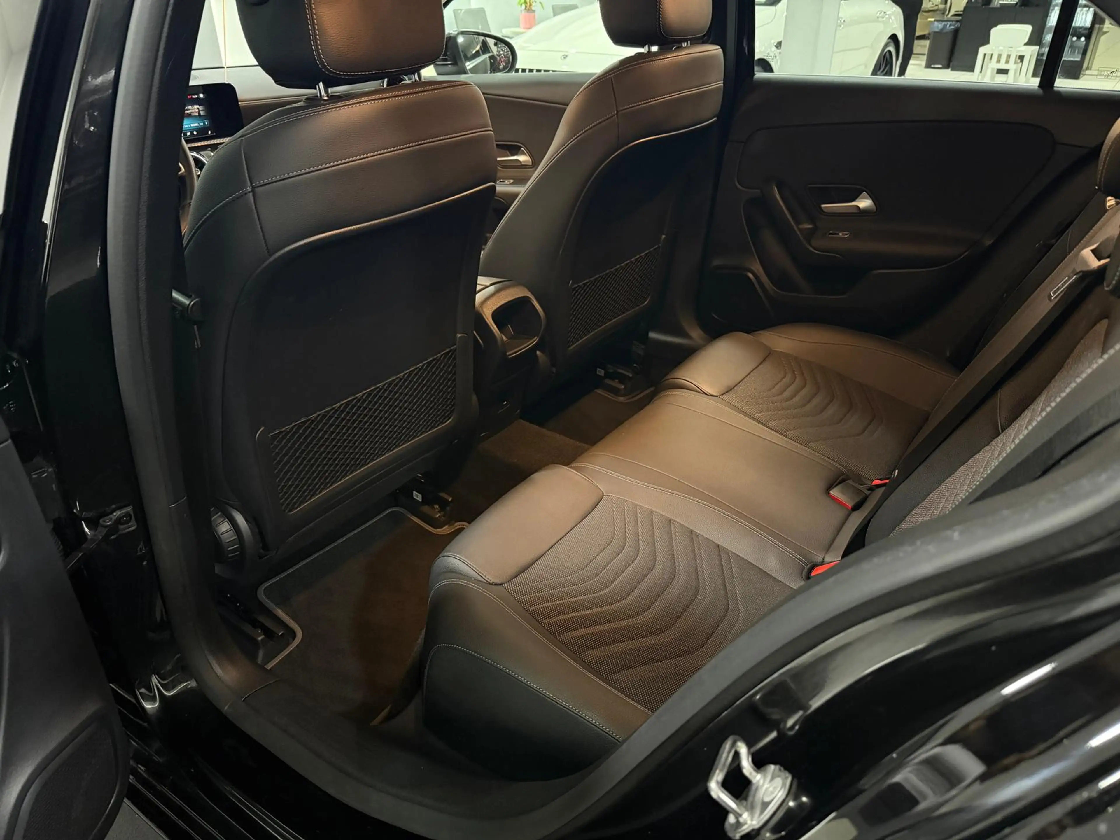 Mercedes-Benz A 180 STYLE*KAMERA*AHK*SHZ*CARPLAY*8xBEREIFT* — photo 15