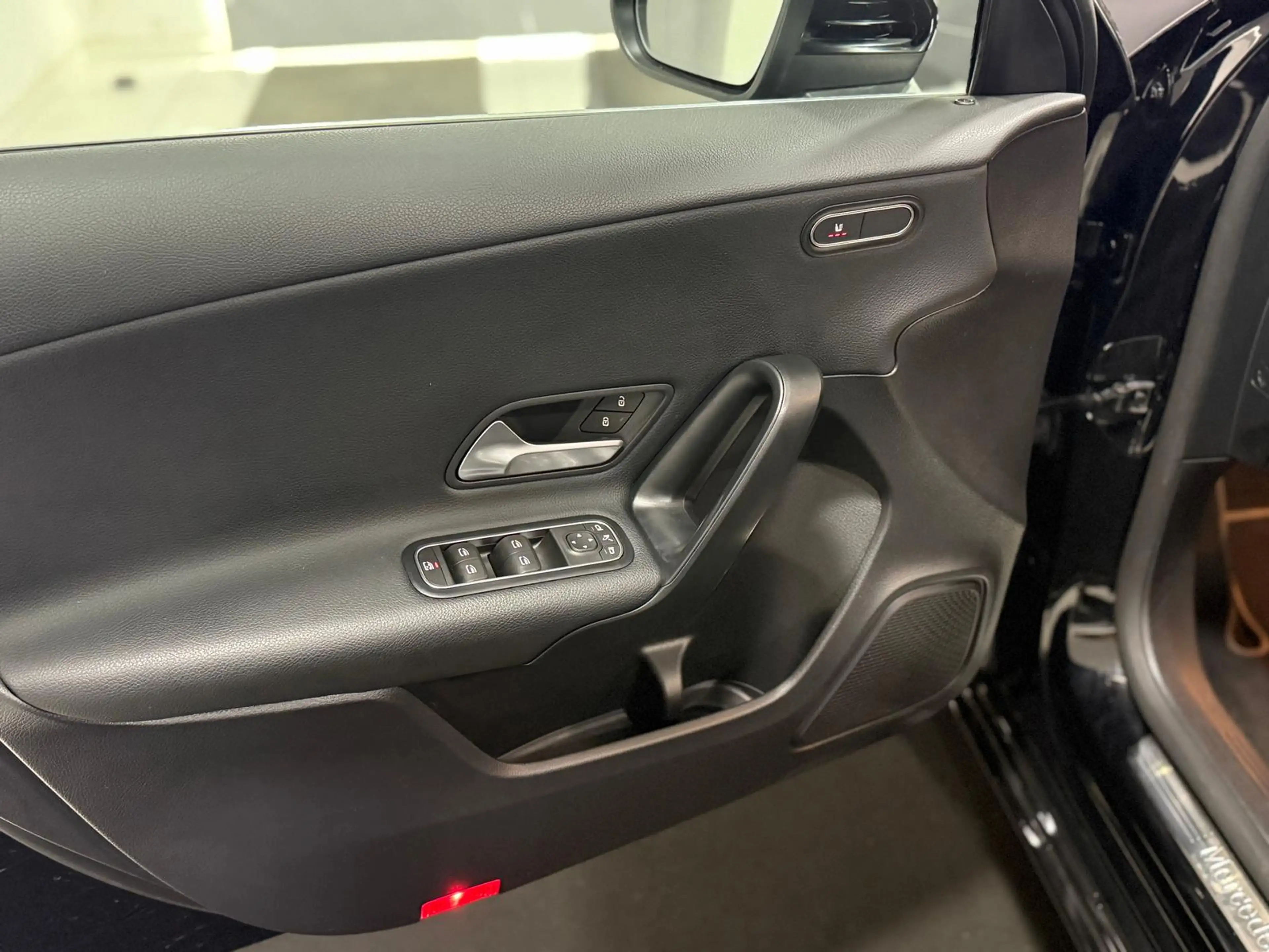 Mercedes-Benz A 180 STYLE*KAMERA*AHK*SHZ*CARPLAY*8xBEREIFT* — photo 9