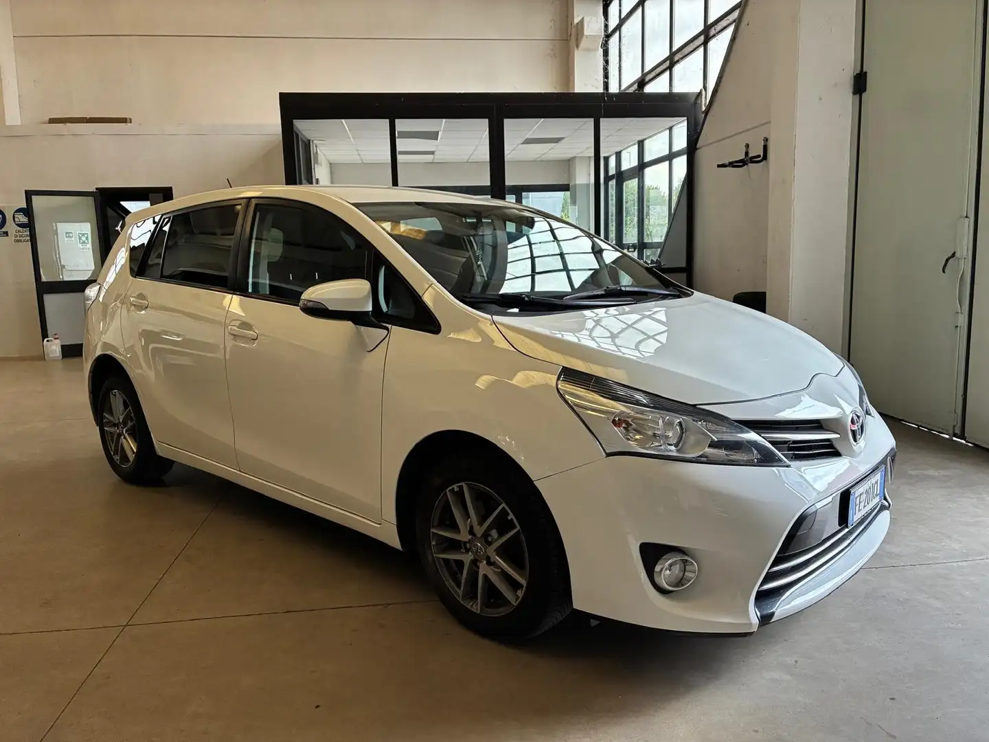Toyota Verso Verso 2013 1.6 d-4d Business 5p. Fehér - 1