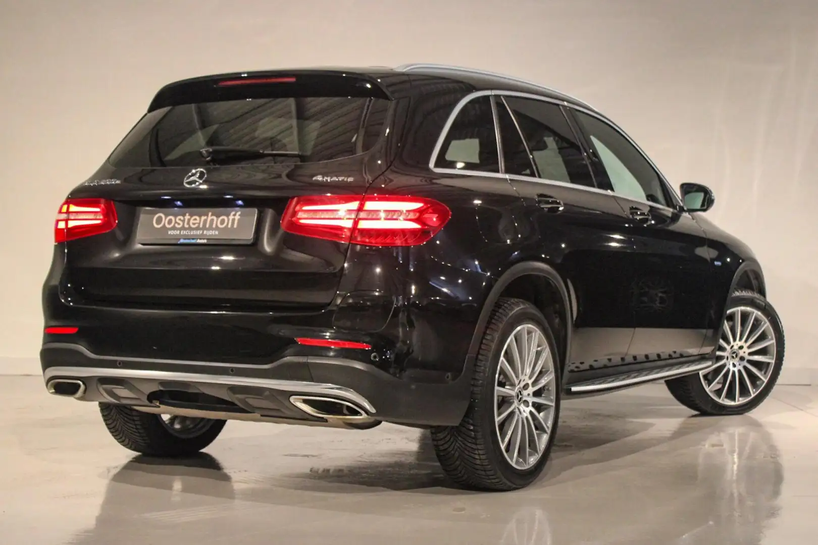 Mercedes-Benz GLC 350 350e 4MATIC Premium PANO | AMG LINE Schwarz - 2