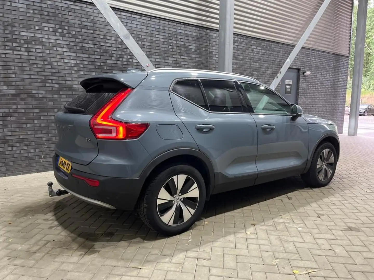 Volvo XC40 2.0 T4 Momentum Pro | Trekhaak | harman/kardon | S Gris - 2