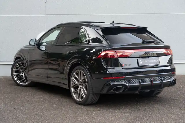 Audi RS Q8 view 6