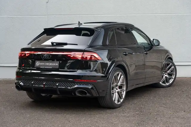 Audi RS Q8 view 8