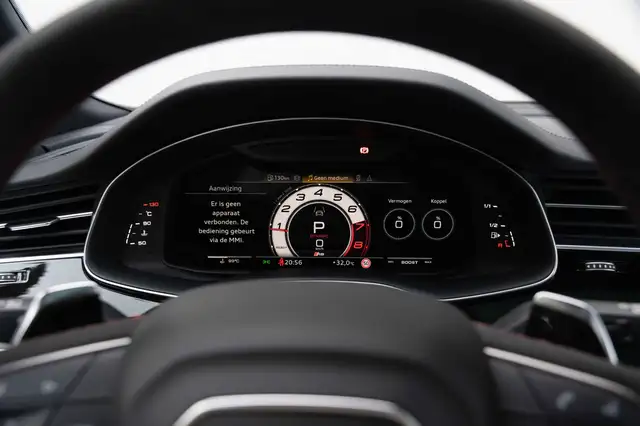 Audi RS Q8 view 14