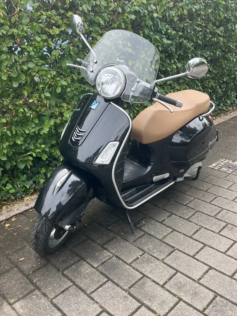 Vespa GTS 125 Černá - 1
