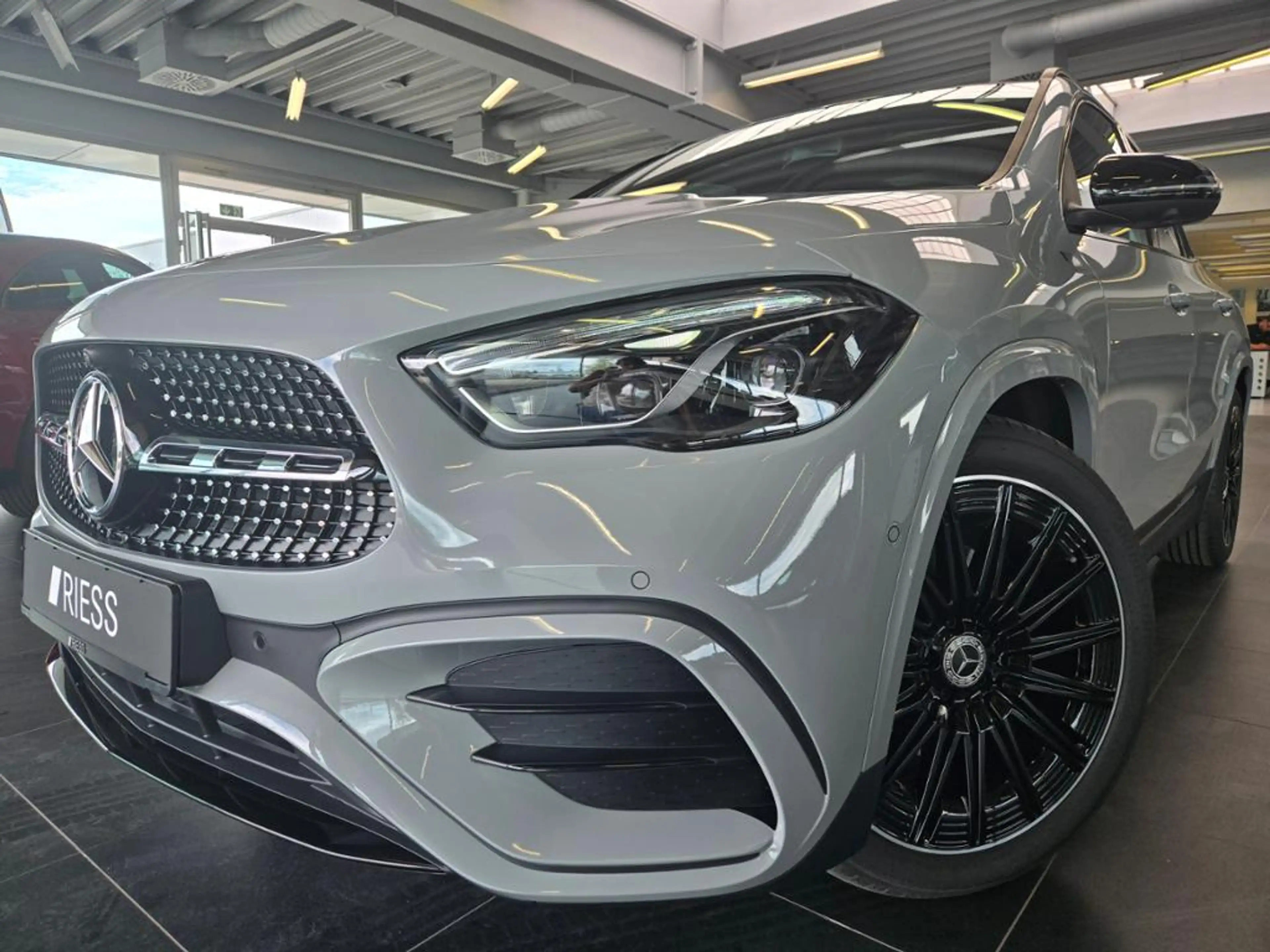 Mercedes-Benz GLA 200 d 4MATIC 360 ACC AHK AUT DynLicht Kam. — photo 2