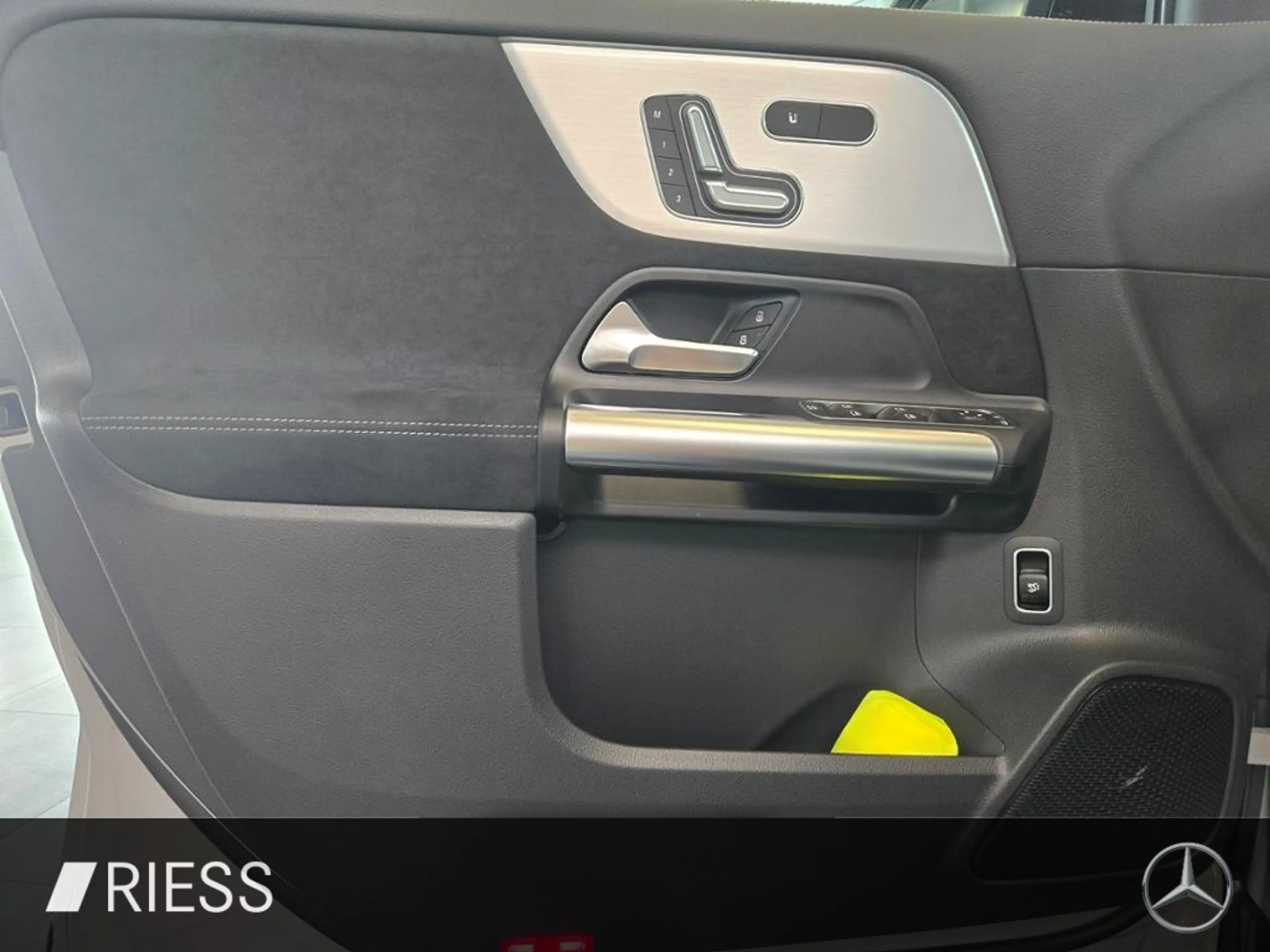 Mercedes-Benz GLA 200 d 4MATIC 360 ACC AHK AUT DynLicht Kam. — photo 4