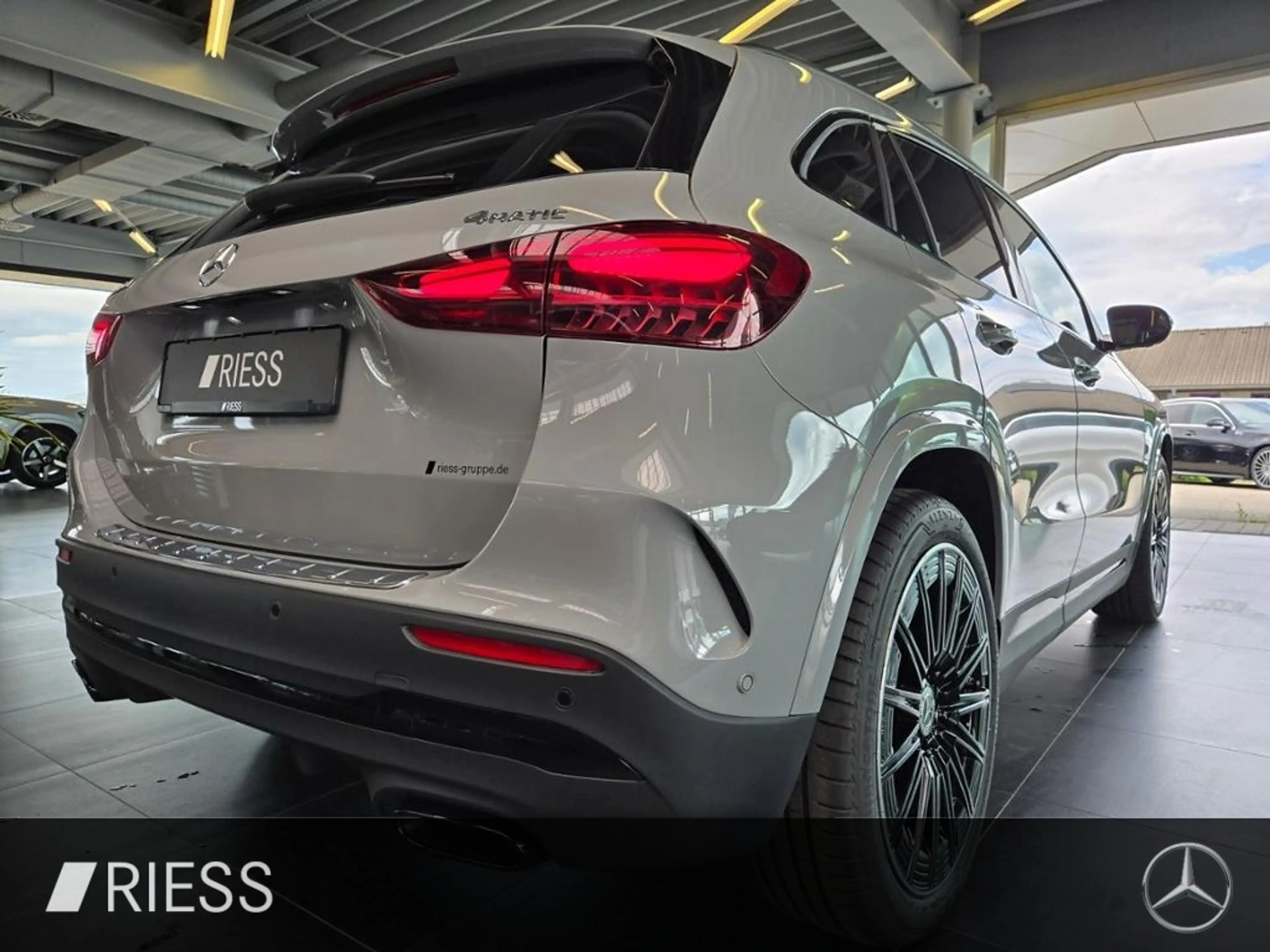 Mercedes-Benz GLA 200 d 4MATIC 360 ACC AHK AUT DynLicht Kam. — photo 7