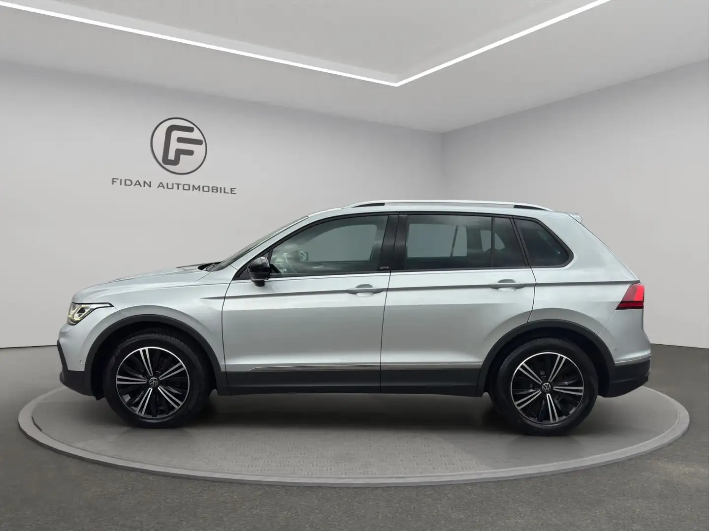 Volkswagen Tiguan Active*Virtual*Matrix*AHK*Standhz*Kamera* Silber - 2