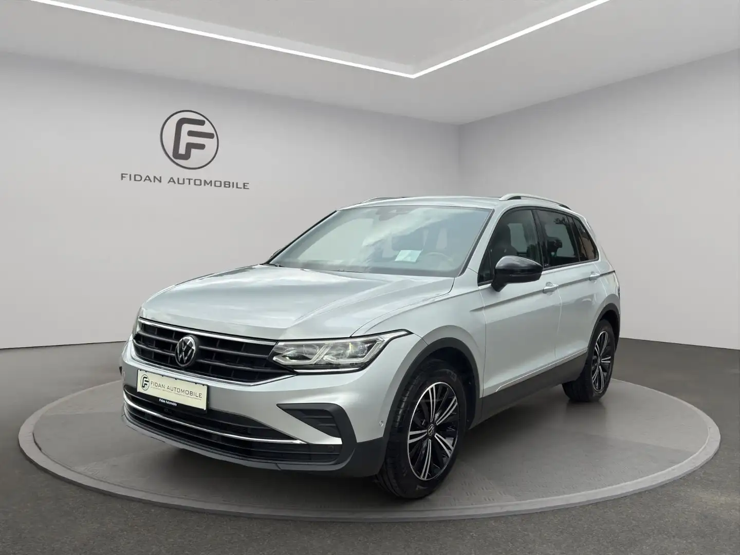 Volkswagen Tiguan Active*Virtual*Matrix*AHK*Standhz*Kamera* Silber - 1