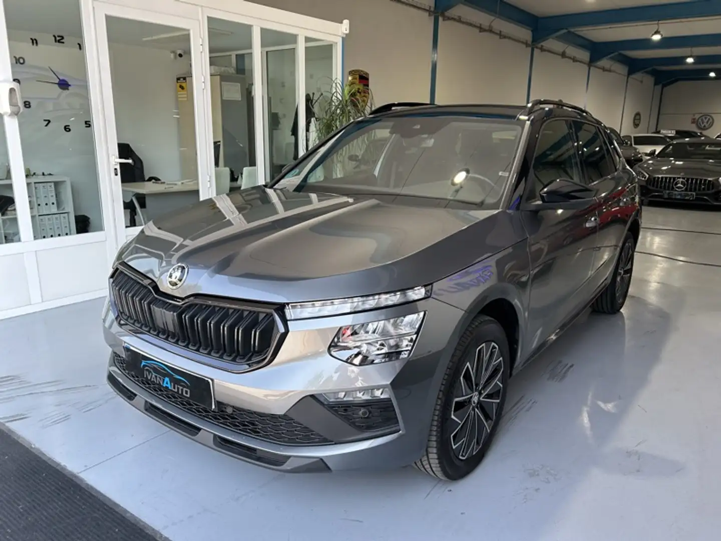 Skoda Kamiq 1.0 TSI Monte Carlo 85kW DSG7 Gris - 2