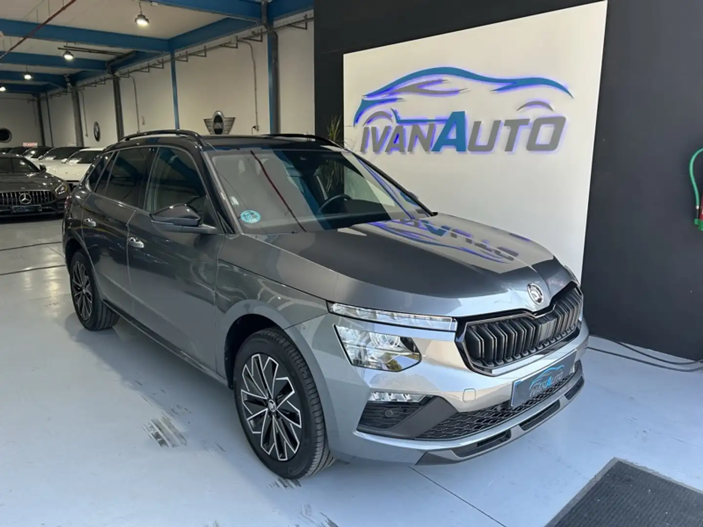 Skoda Kamiq 1.0 TSI Monte Carlo 85kW DSG7 Gris - 1