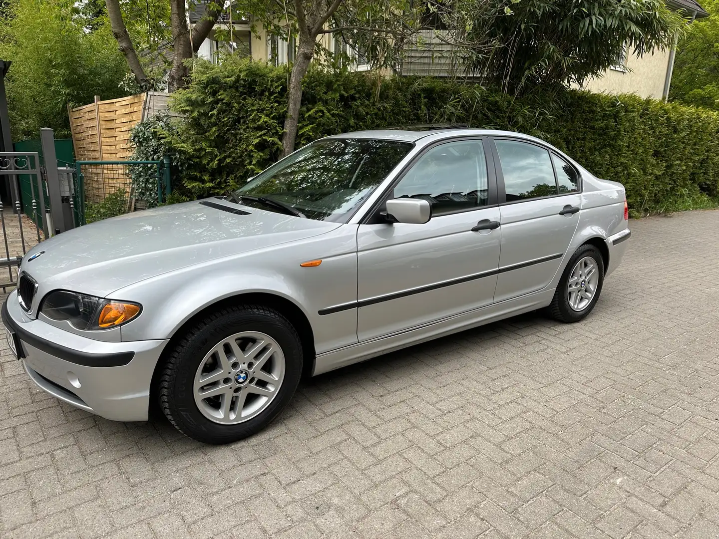 BMW 318 Scheckheft gepflegt -79800 km Grey - 1