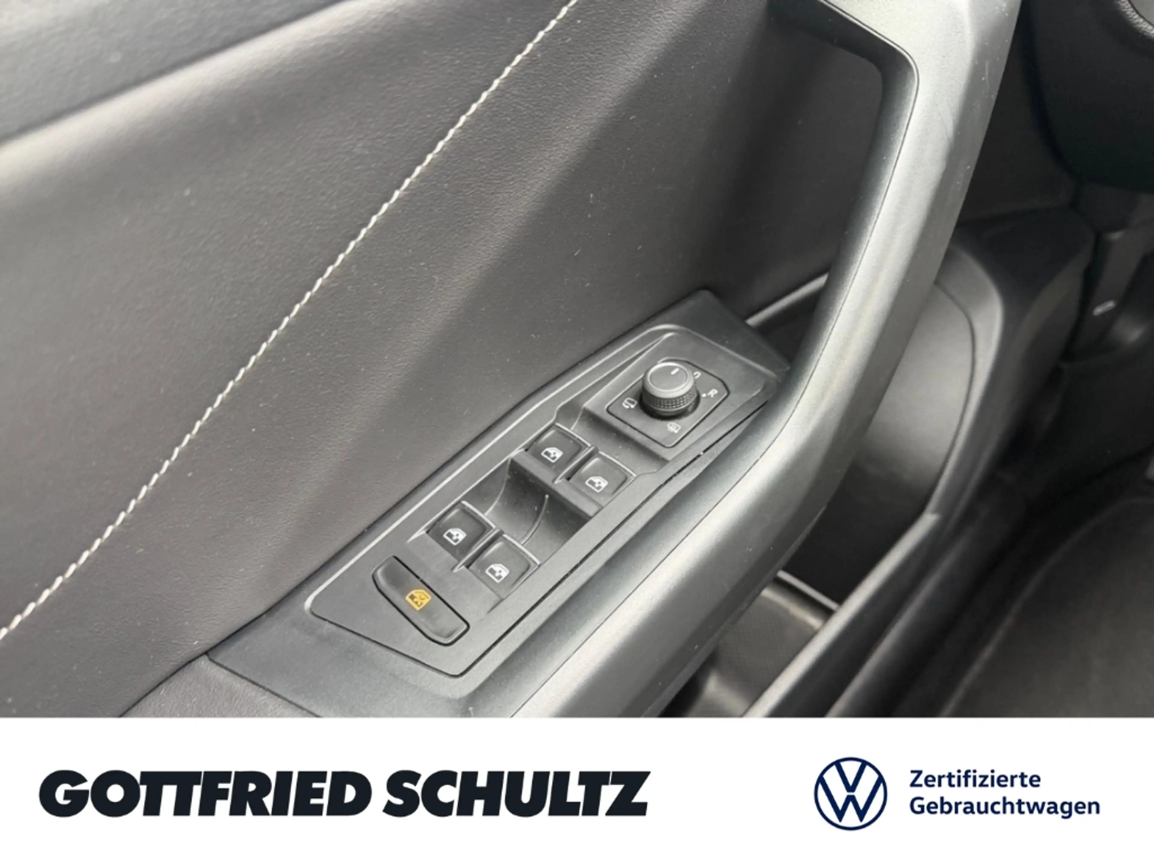 Volkswagen T-Roc R-LINE TSI CARPLAY EINPARKHILFE SITZHEIZUNG LED — photo 13