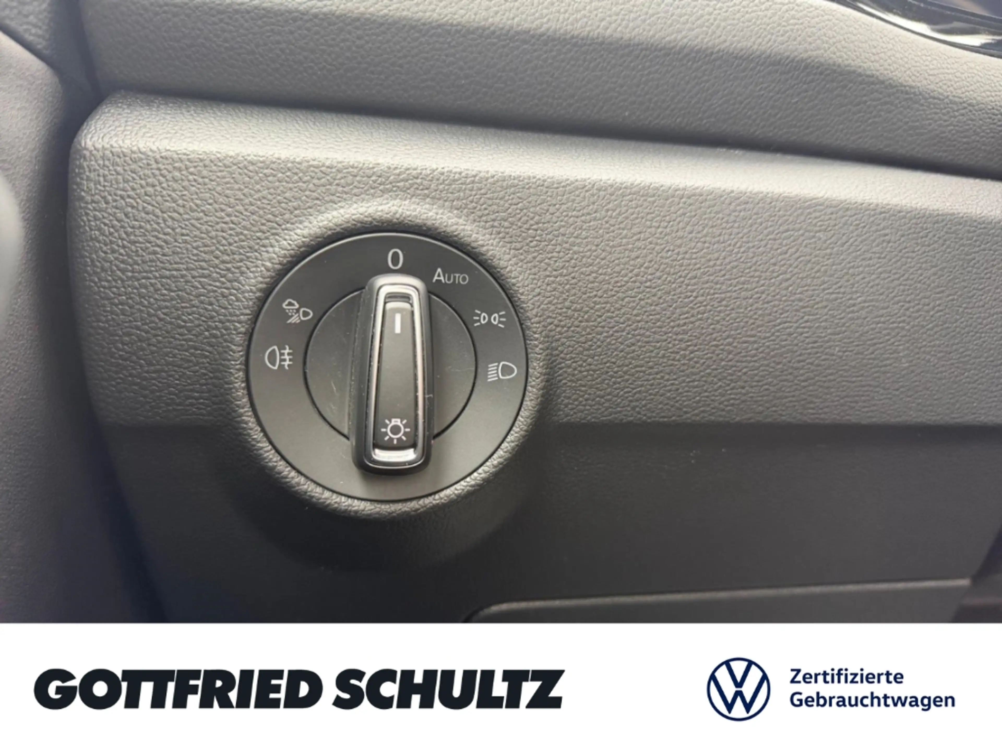 Volkswagen T-Roc R-LINE TSI CARPLAY EINPARKHILFE SITZHEIZUNG LED — photo 15