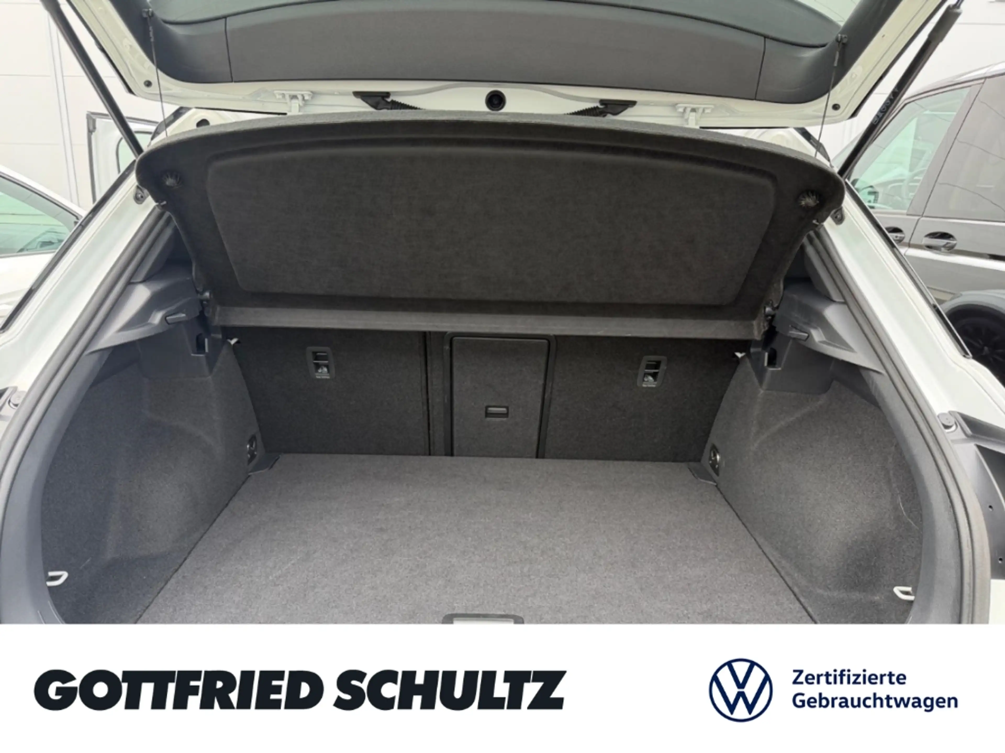 Volkswagen T-Roc R-LINE TSI CARPLAY EINPARKHILFE SITZHEIZUNG LED — photo 10